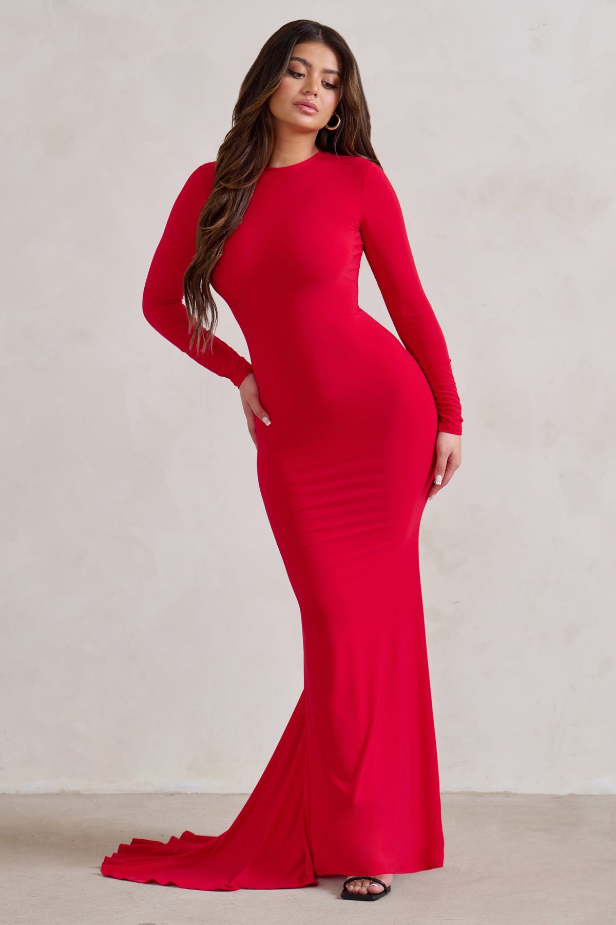One Step Ahead | Rotes Maxikleid mit langen Ärmeln und offenem Rücken