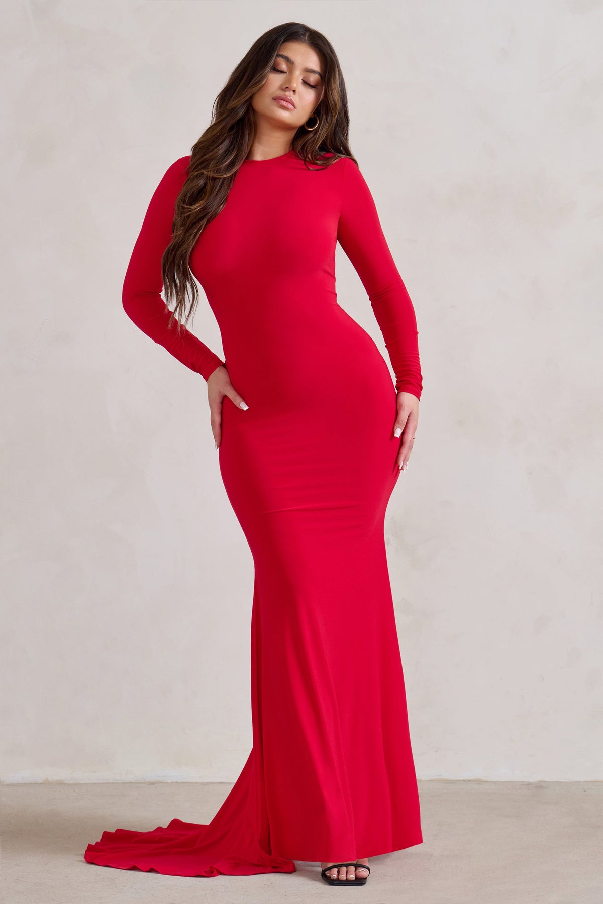 One Step Ahead | Rotes Maxikleid mit langen Ärmeln und offenem Rücken