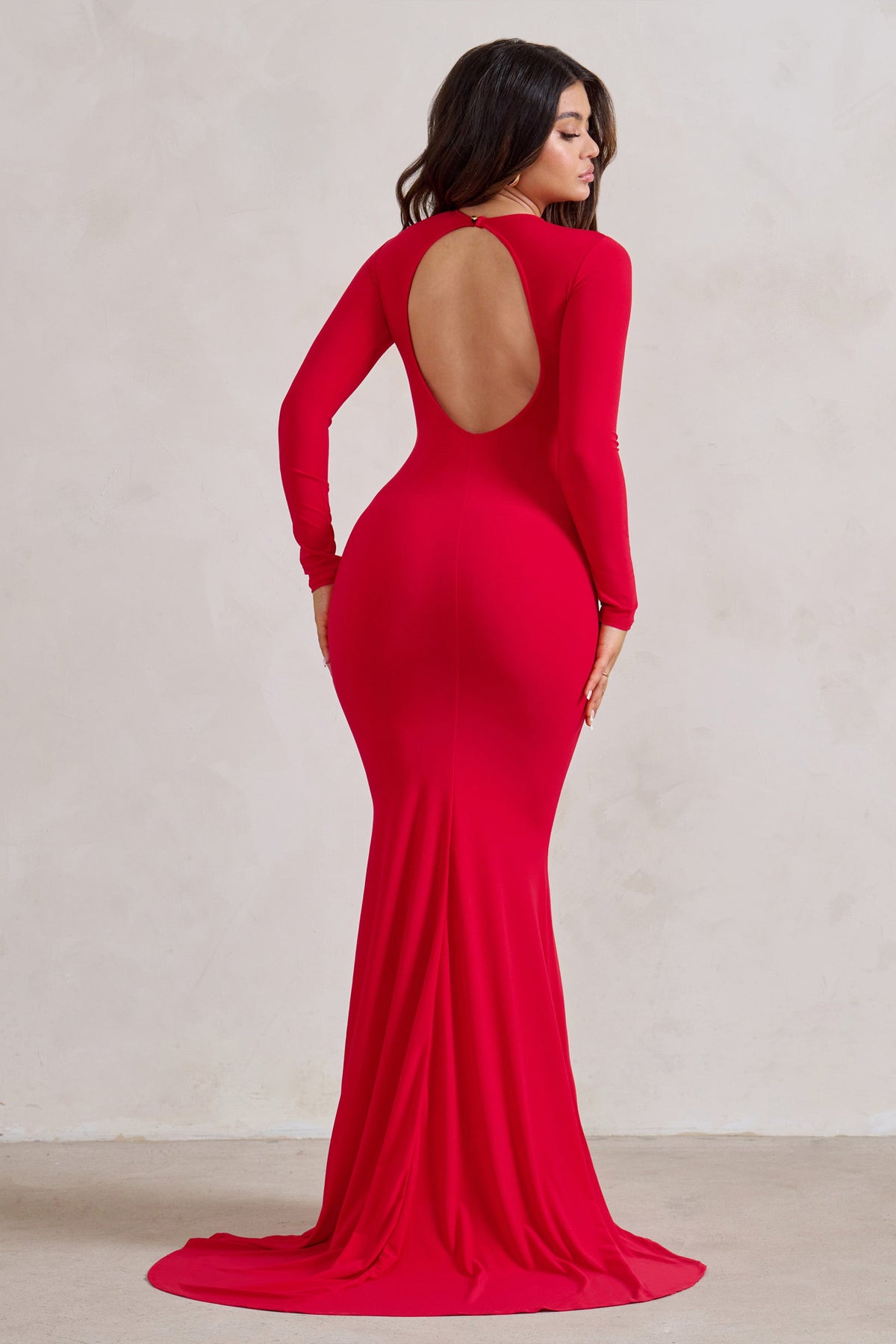 One Step Ahead | Rotes Maxikleid mit langen Ärmeln und offenem Rücken
