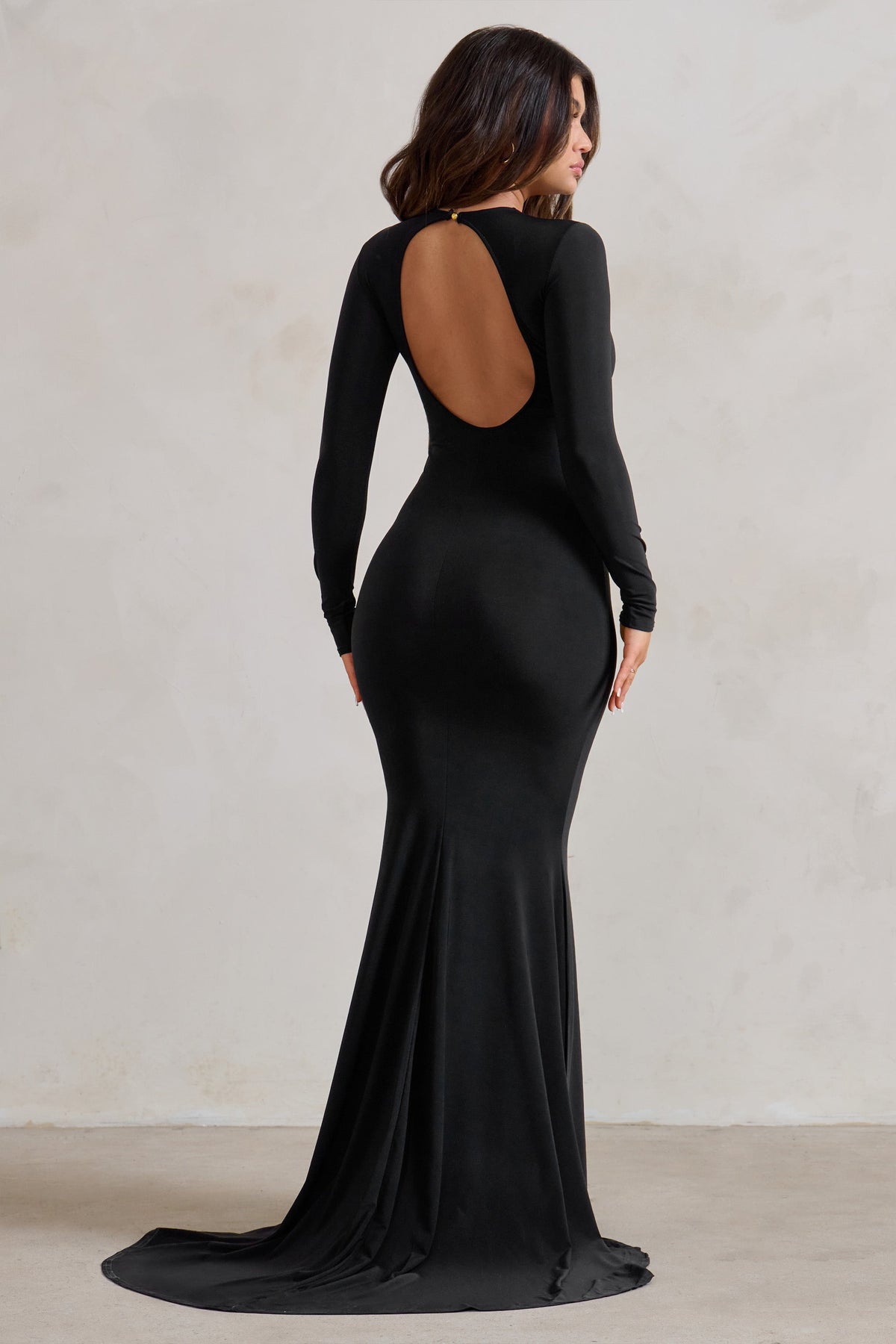 One Step Ahead | Schwarzes Maxikleid mit langen Ärmeln und offenem Rücken