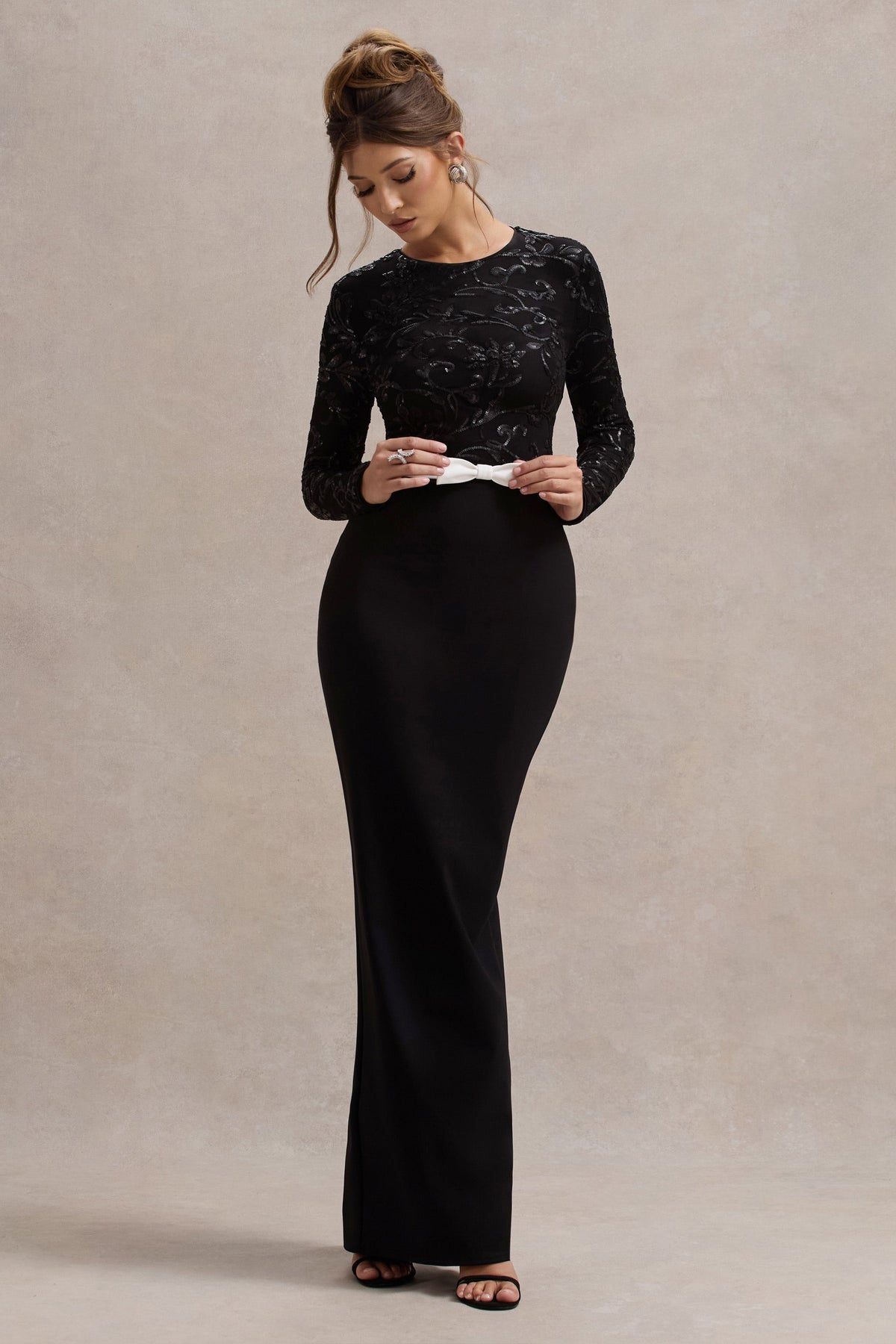 Zenith | Schwarzes Spitzen-Maxikleid mit langen Ärmeln