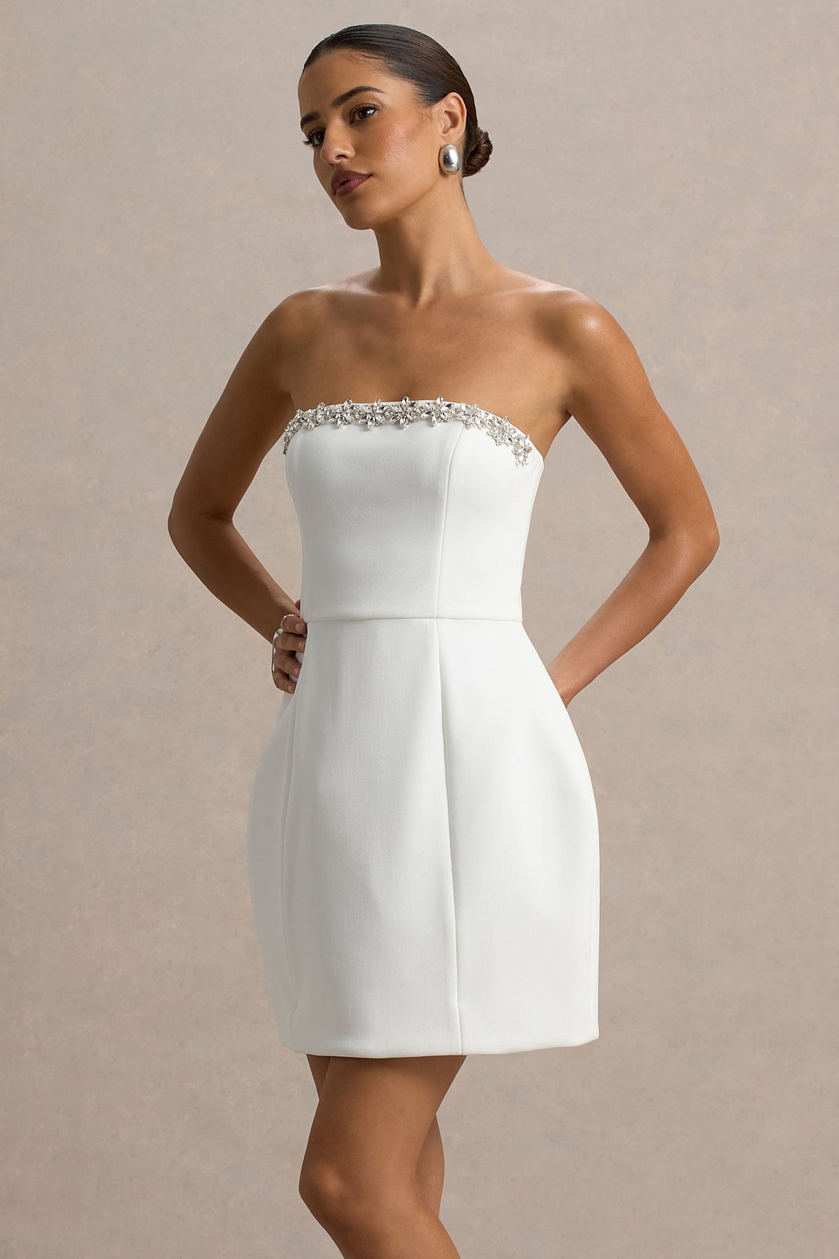 Bobbie | Weißes verziertes Bandeau-Minikleid