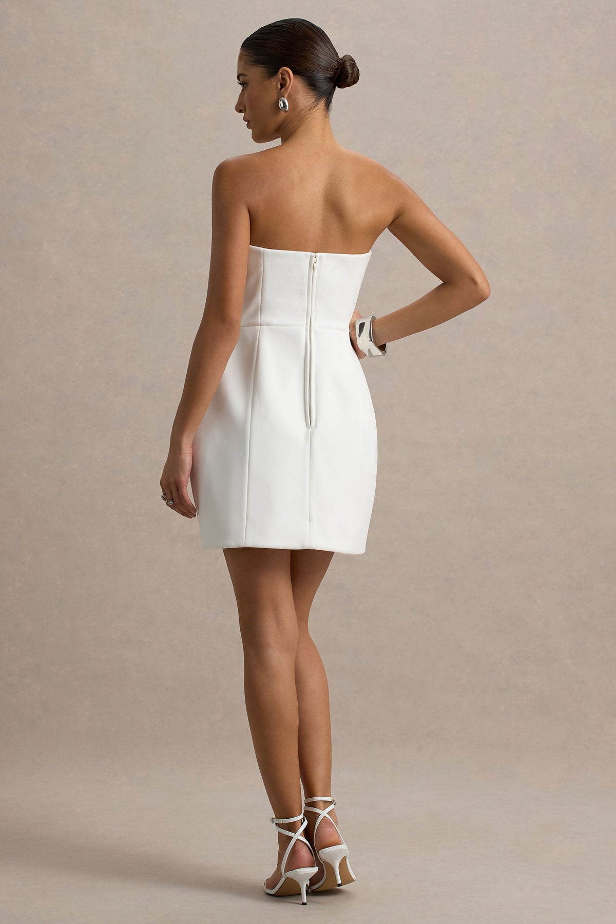 Bobbie | Weißes verziertes Bandeau-Minikleid