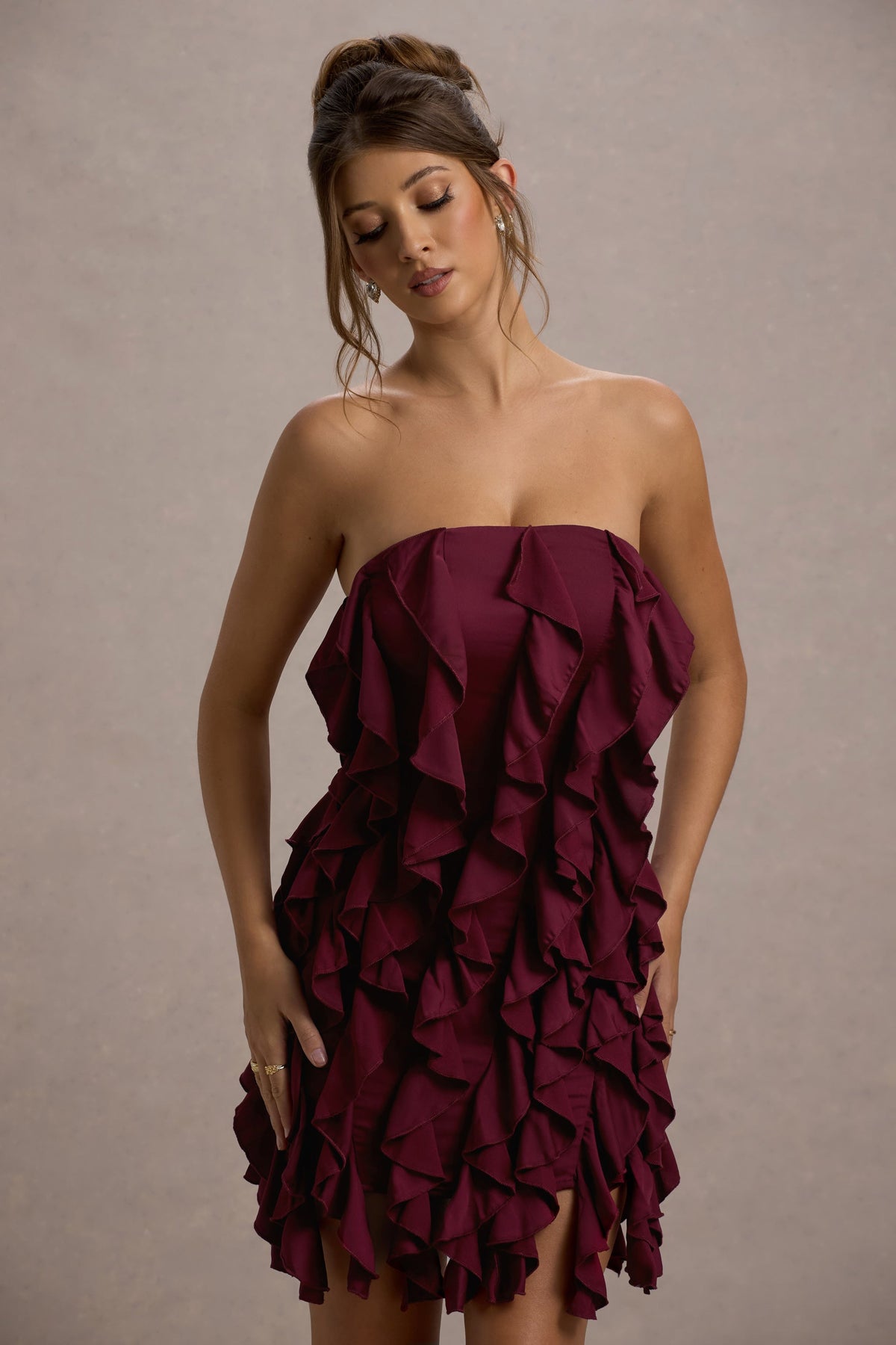 It Girl | Pflaumenfarbenes Bandeau-Bodycon-Minikleid mit Rüschen