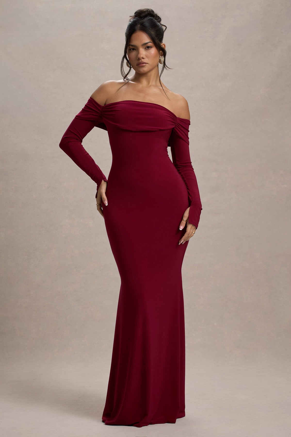 Amaia | Beerenfarbenes Bardot-Maxikleid mit langen Ärmeln