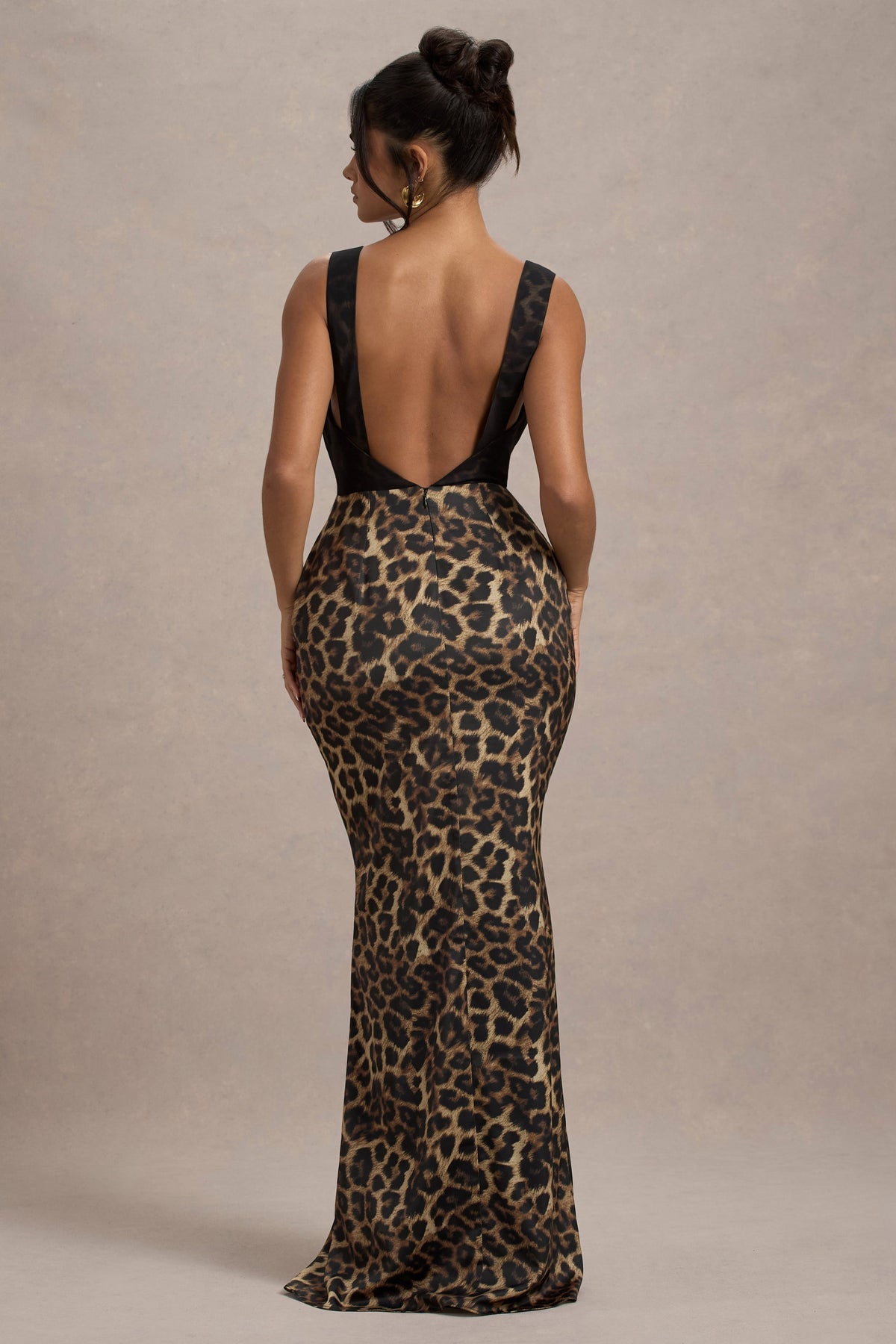 Sahara | Leopardenmuster Satin Maxikleid mit V-Ausschnitt und schwarzer Spitzenbesatz