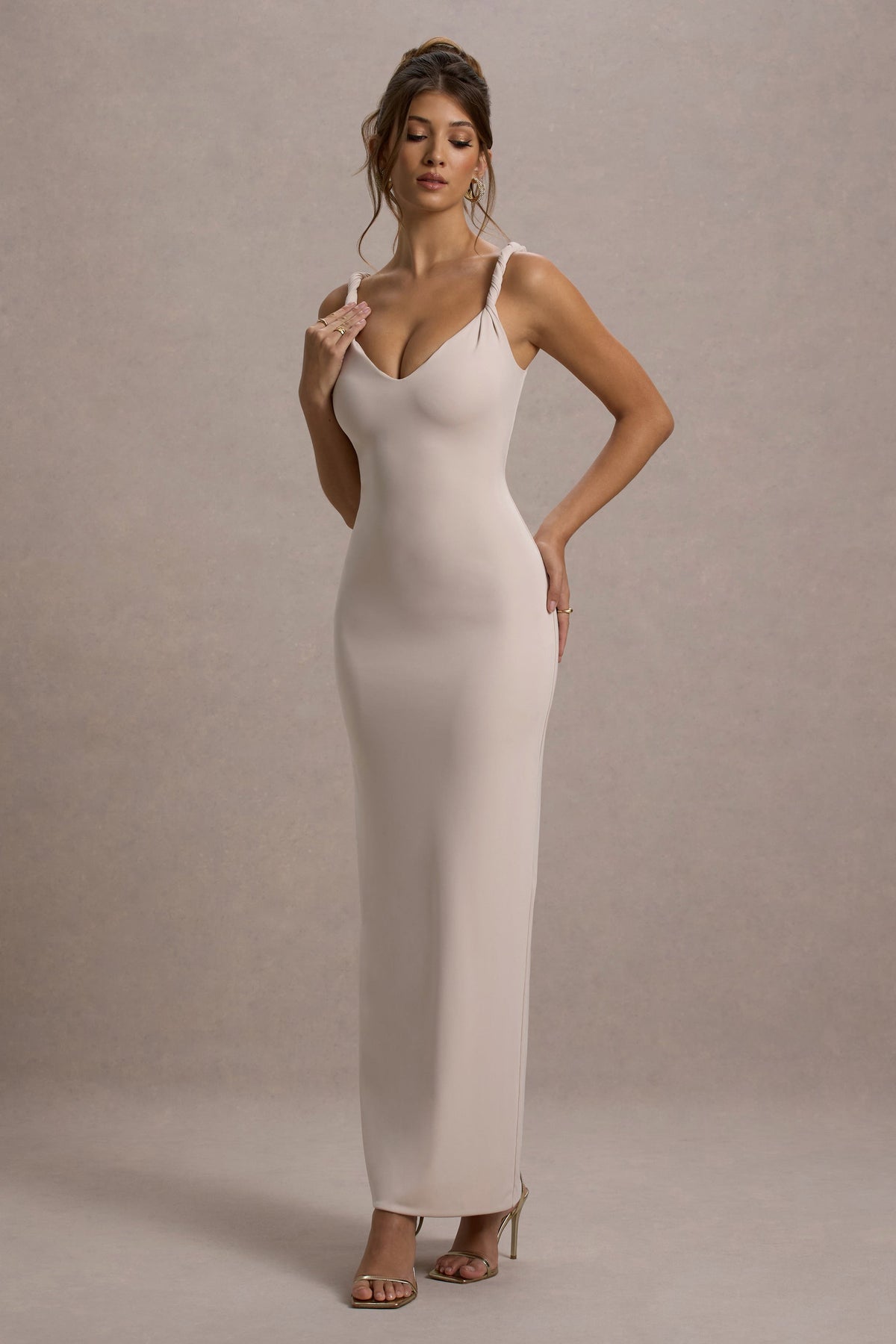 Twist Of Fate | Champagnerfarbenes Maxikleid mit Twist-Trägern