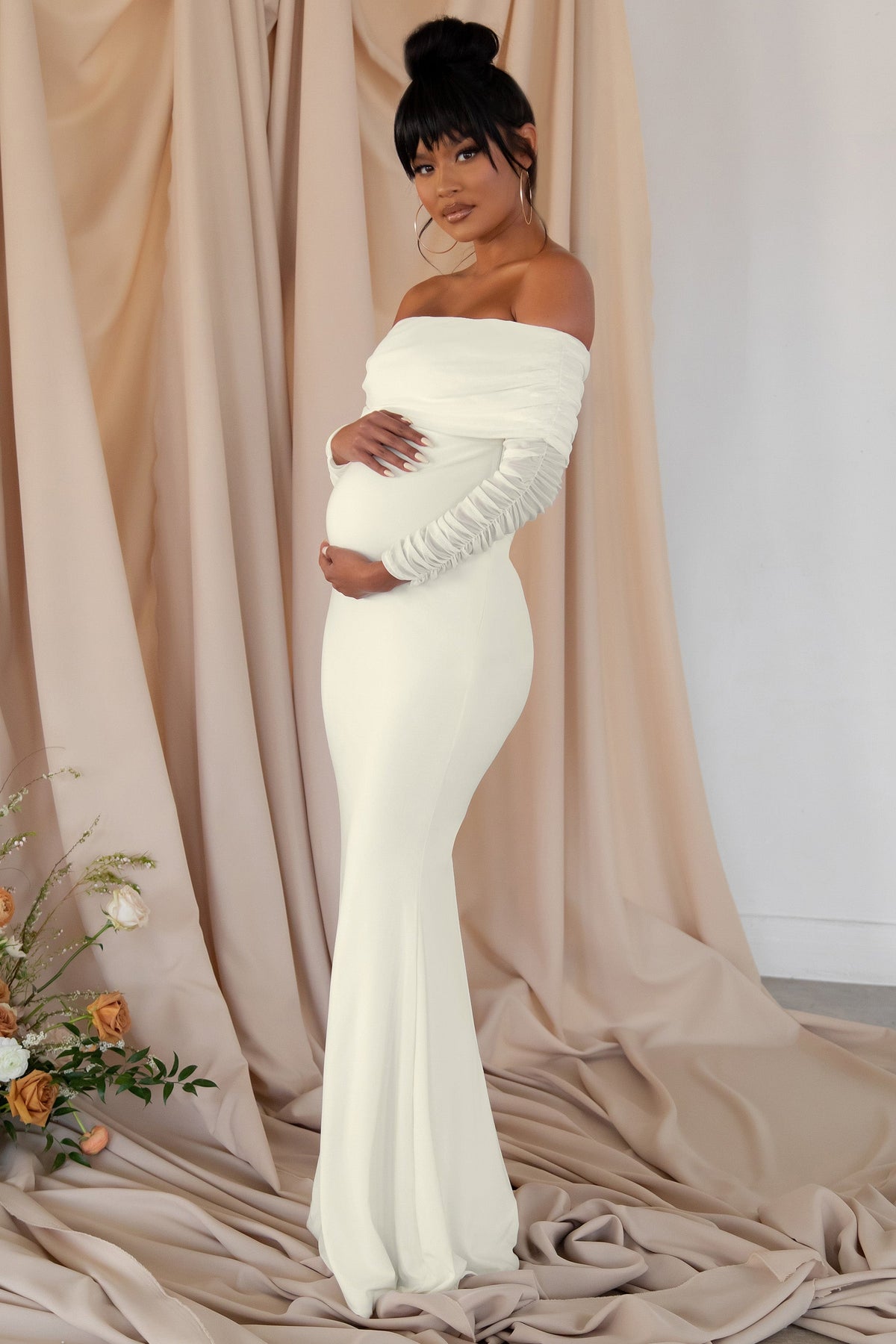 Pretty Perfect | Umstands-Maxikleid in Weiß mit Raffung