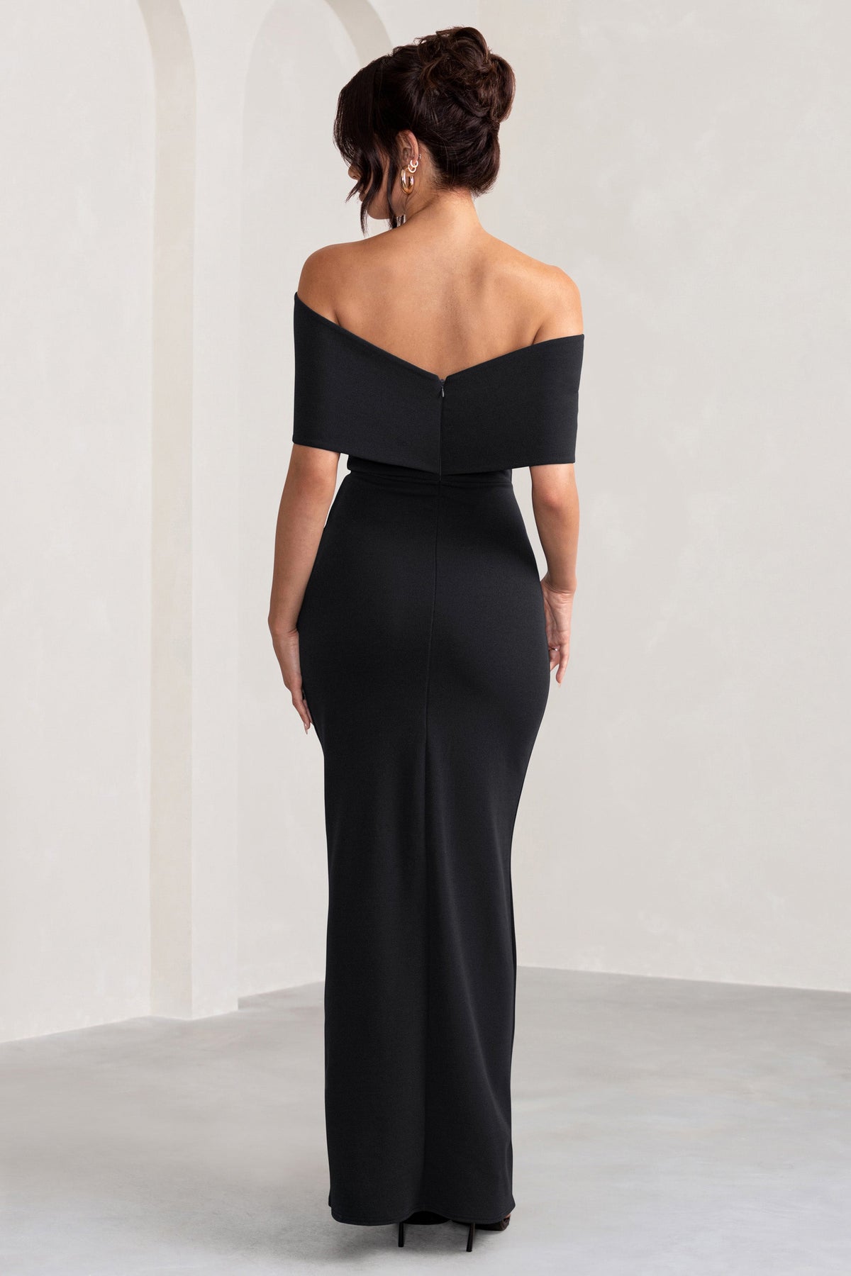 Eva | Schwarzes Bardot-Maxikleid mit Schleifendetail und Beinschlitz