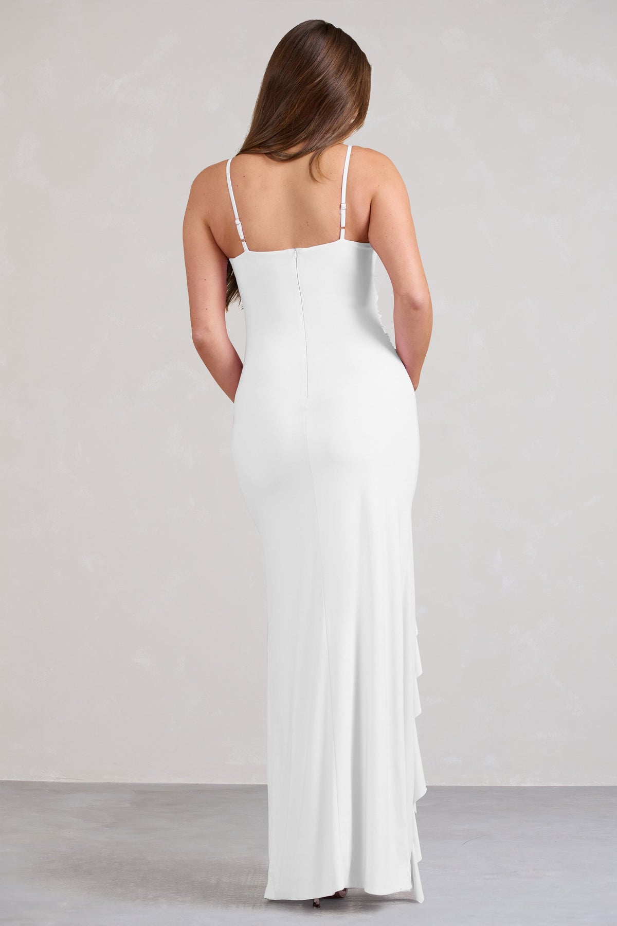 Susan | Weißes Umstands-Bandeau-Maxikleid mit Rüschen und Beinschlitzen