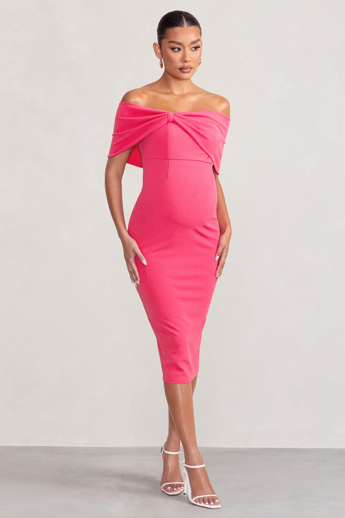 Alyssa | Hot Pink Bardot-Kleid mit Schleife und Raffung, Umstands-Midi-Länge