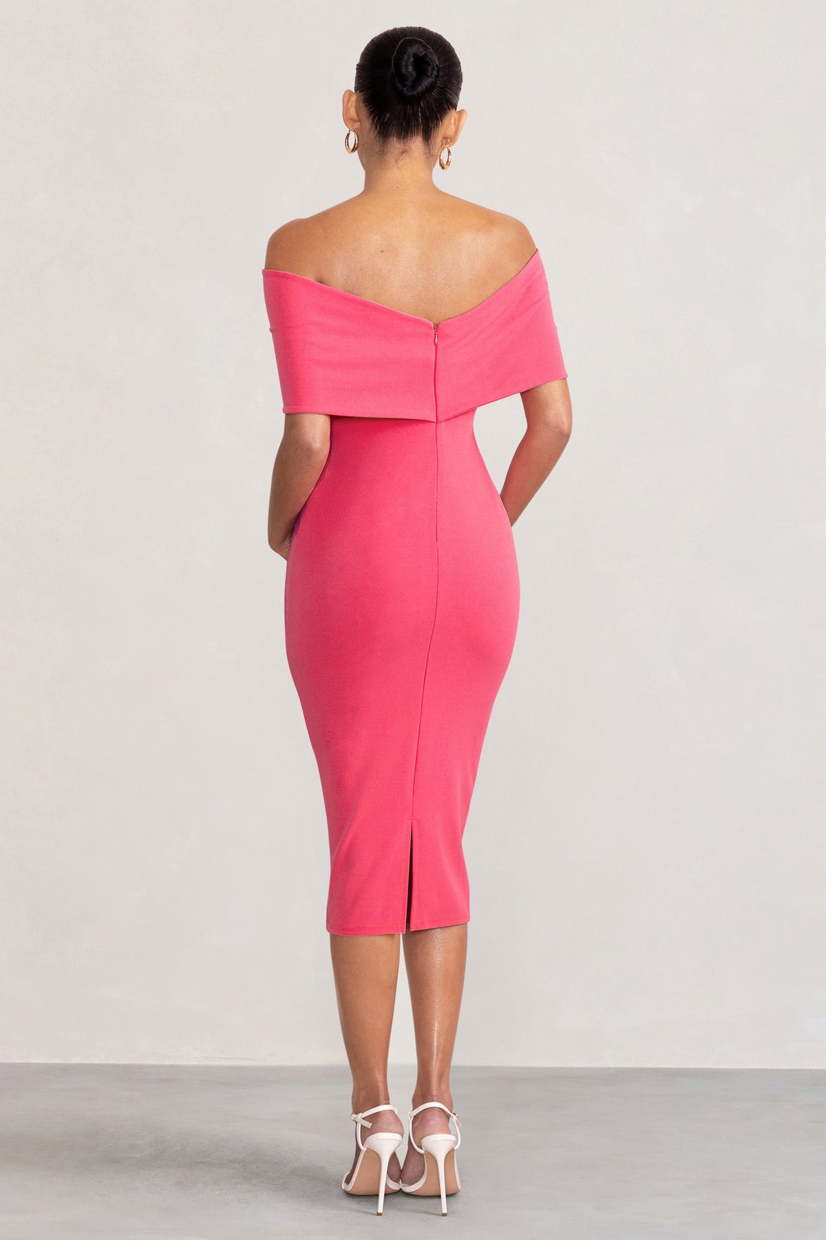 Alyssa | Hot Pink Bardot-Kleid mit Schleife und Raffung, Umstands-Midi-Länge