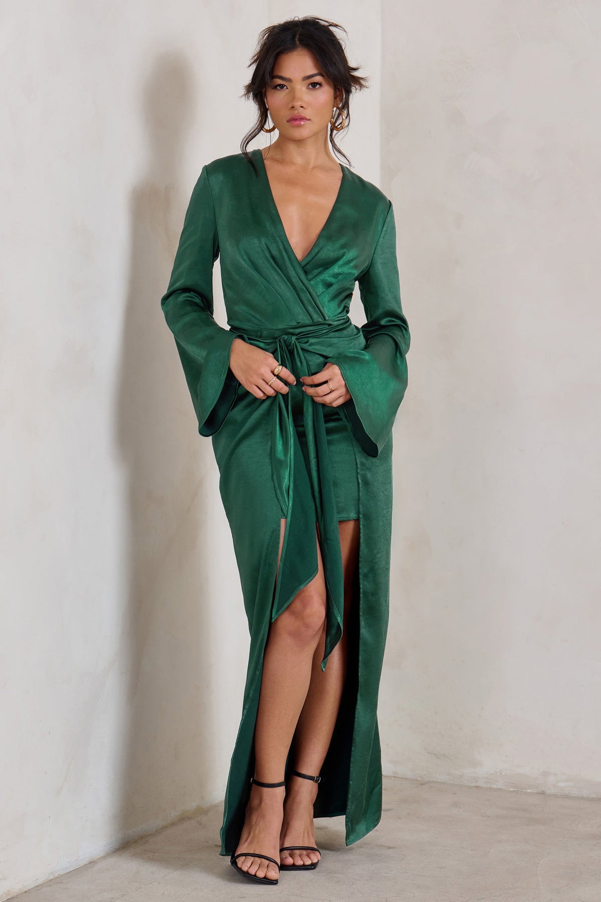 Patricia | Grünes Maxikleid mit V-Ausschnitt, langen Ärmeln und Bindedetail