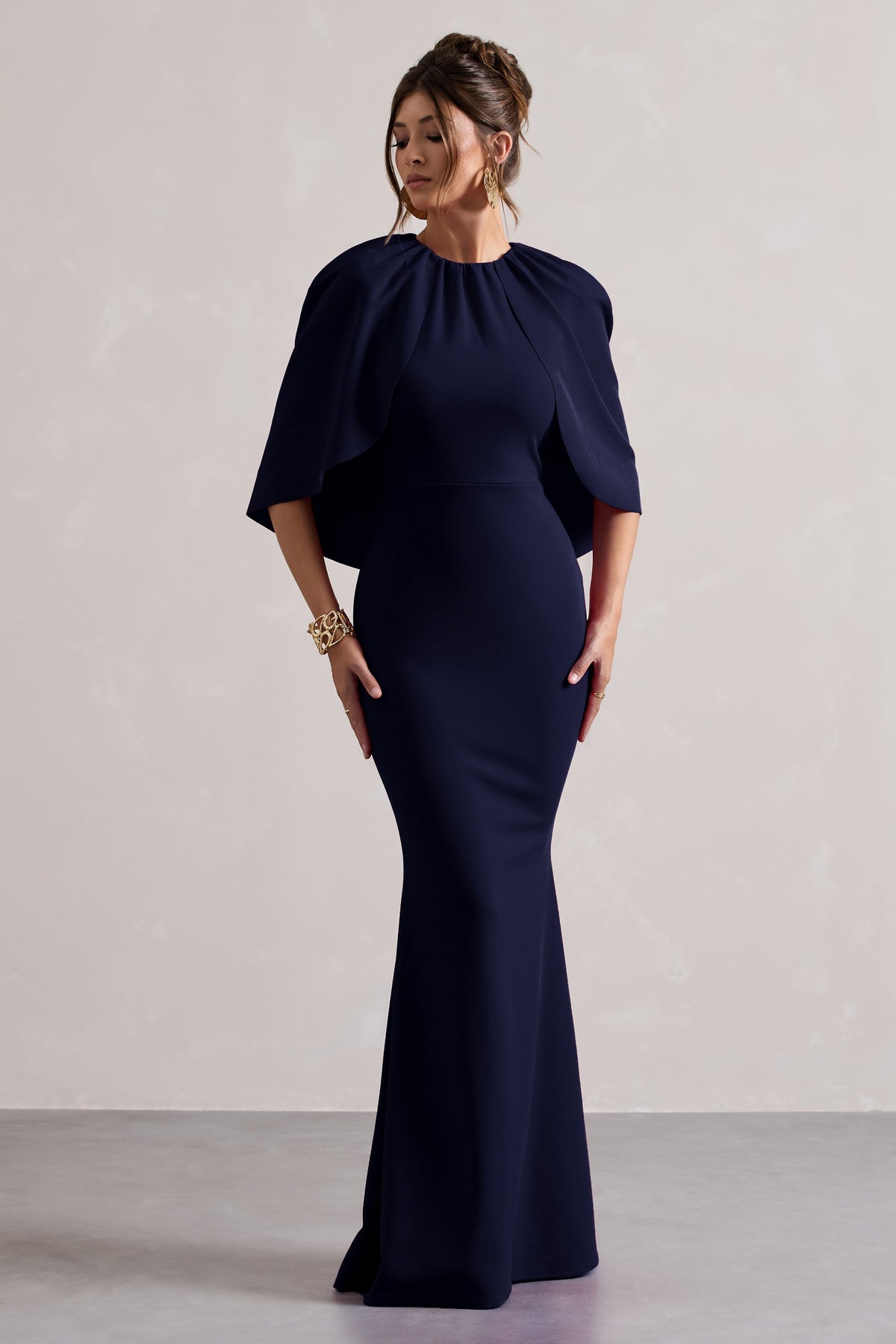 Kianne | Marineblaues drapiertes Maxikleid mit kurzen Ärmeln