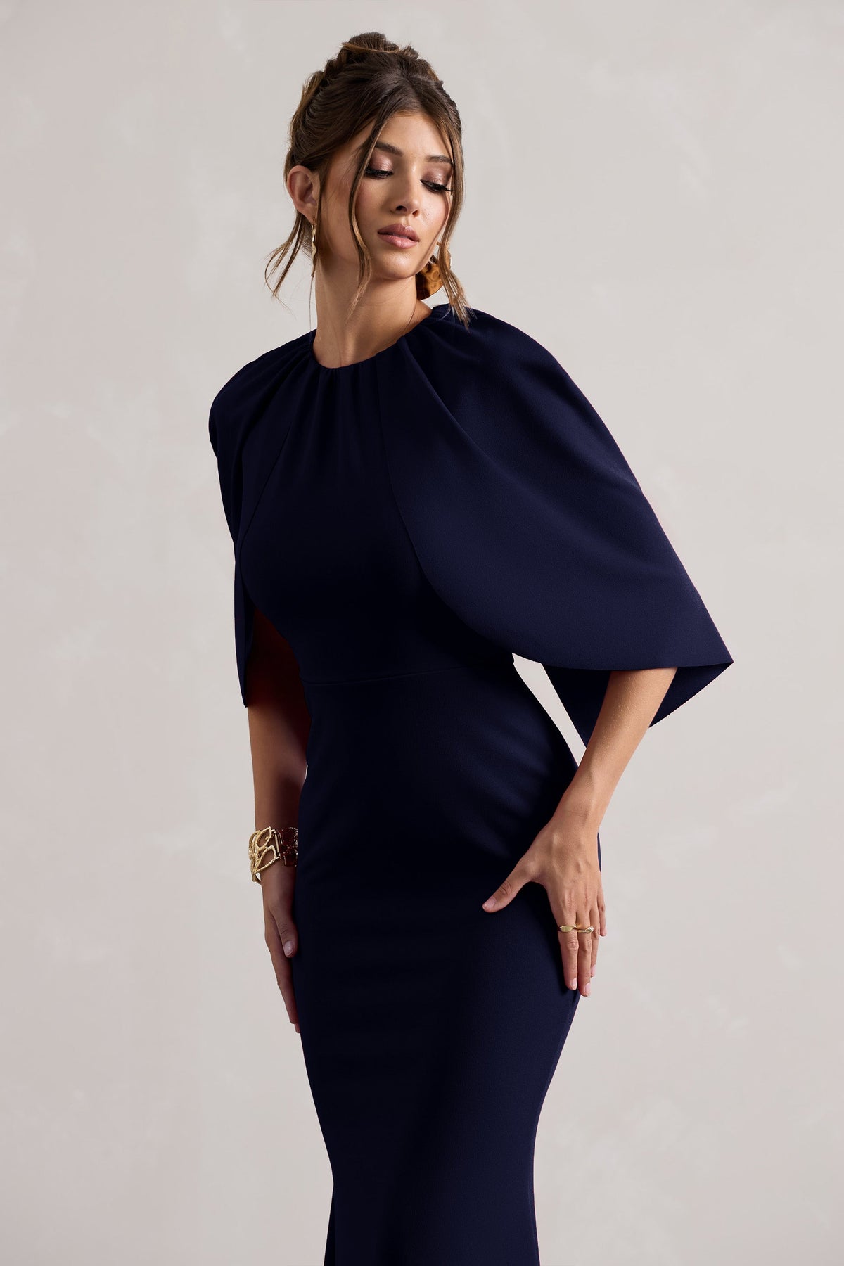Kianne | Marineblaues drapiertes Maxikleid mit kurzen Ärmeln