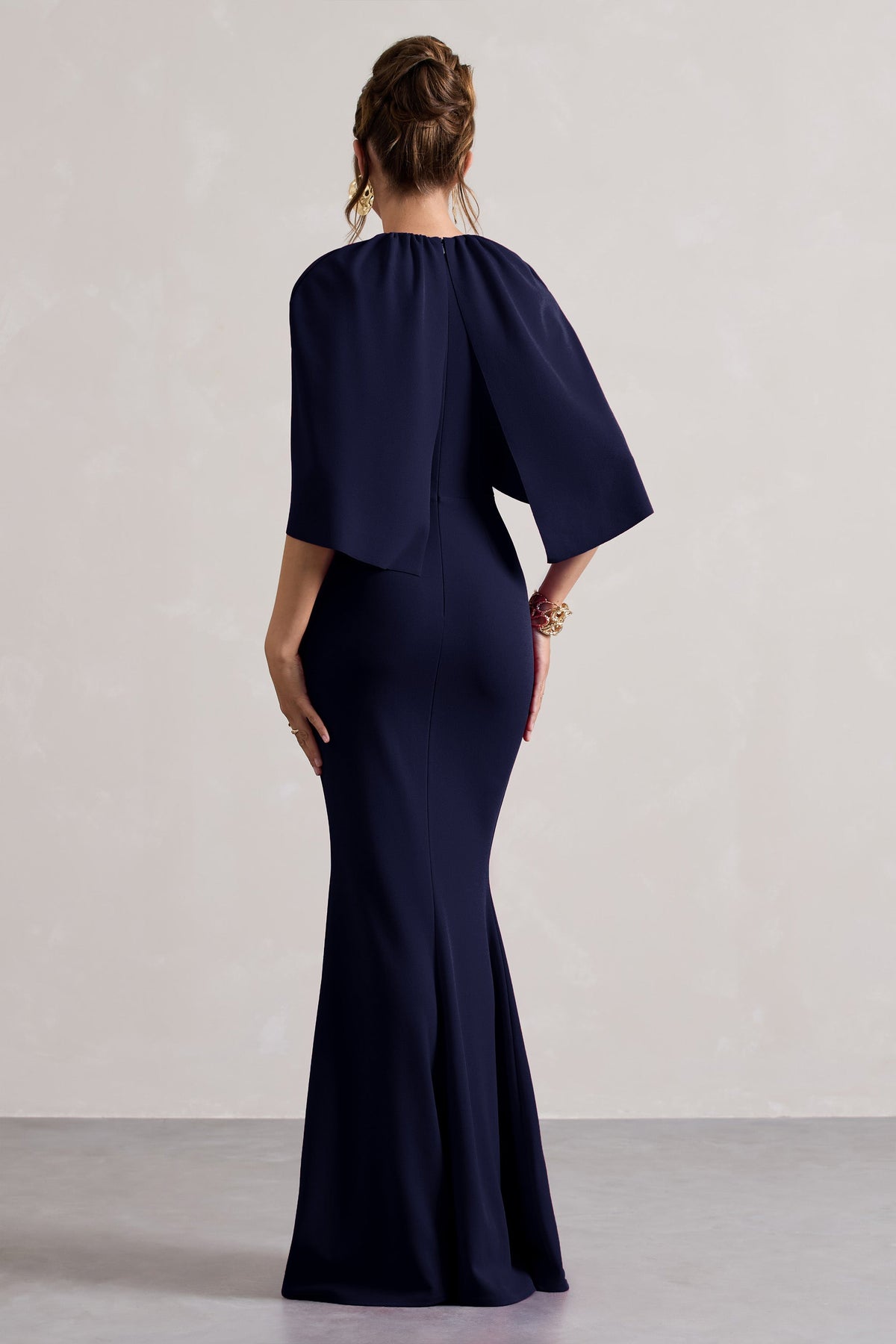 Kianne | Marineblaues drapiertes Maxikleid mit kurzen Ärmeln
