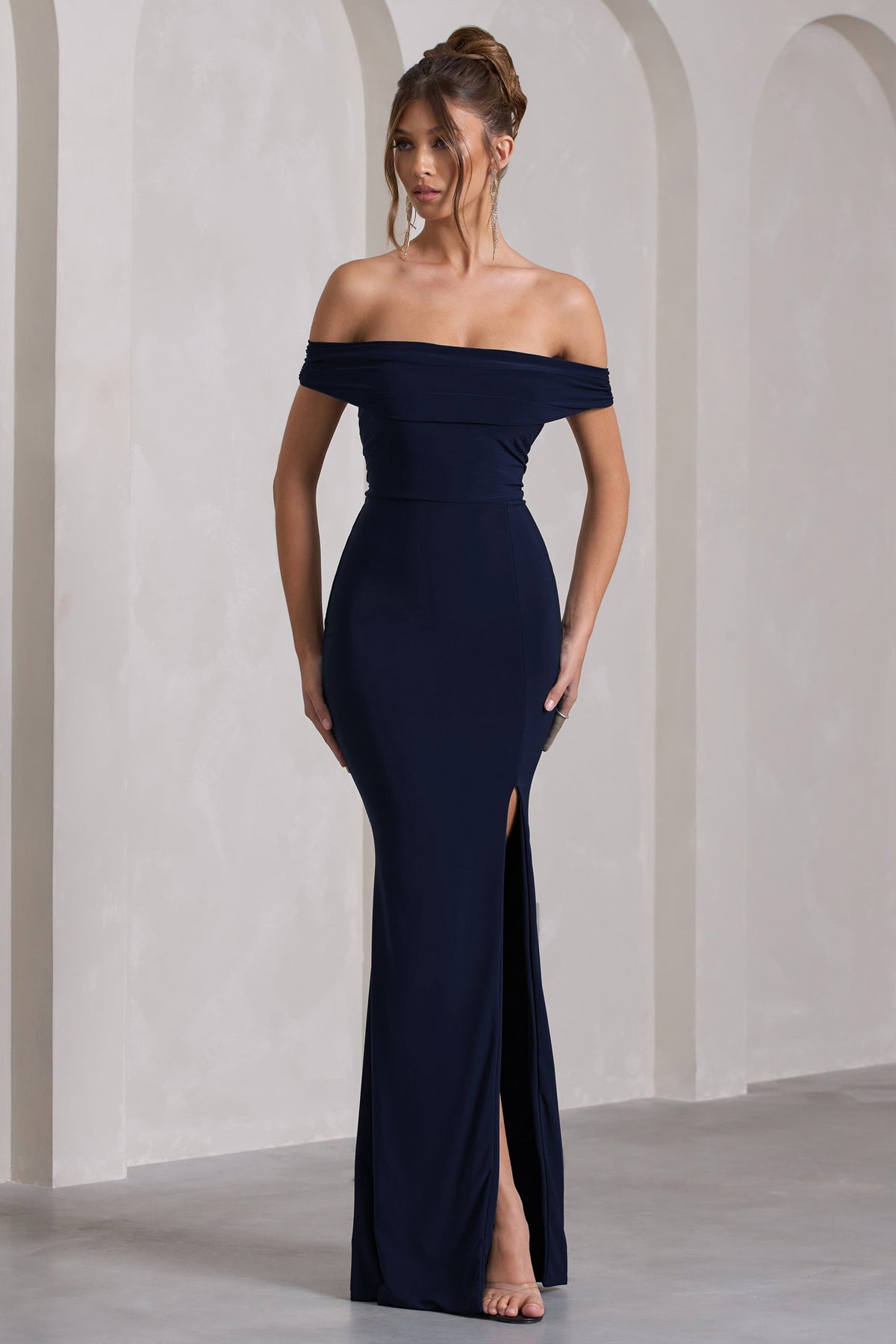 Law of Attraction | Marineblaues Bardot-Maxikleid mit Drapierung und Schlitz