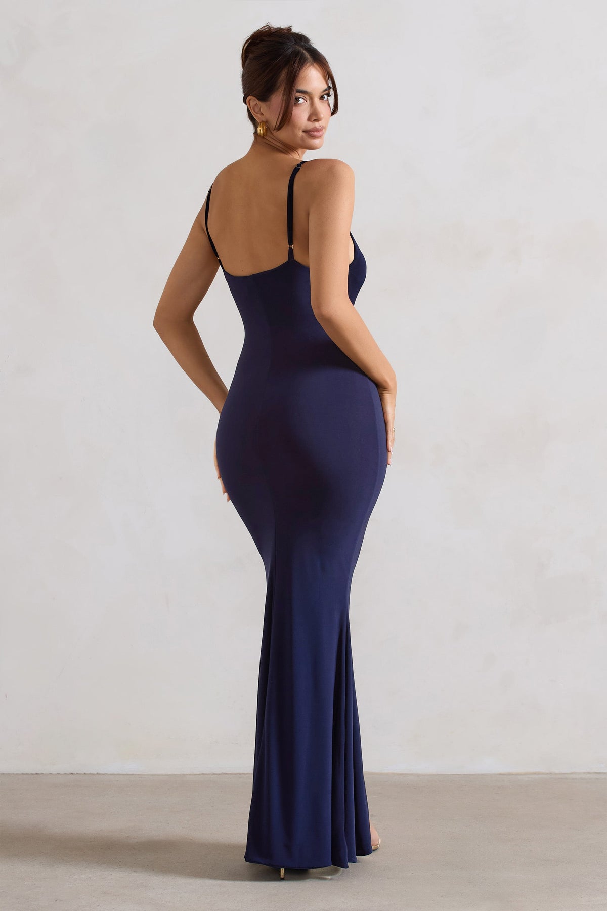 Love Shy | Marinenblaublaues Maxikleid mit tiefem Ausschnitt und Schlitz-Detail