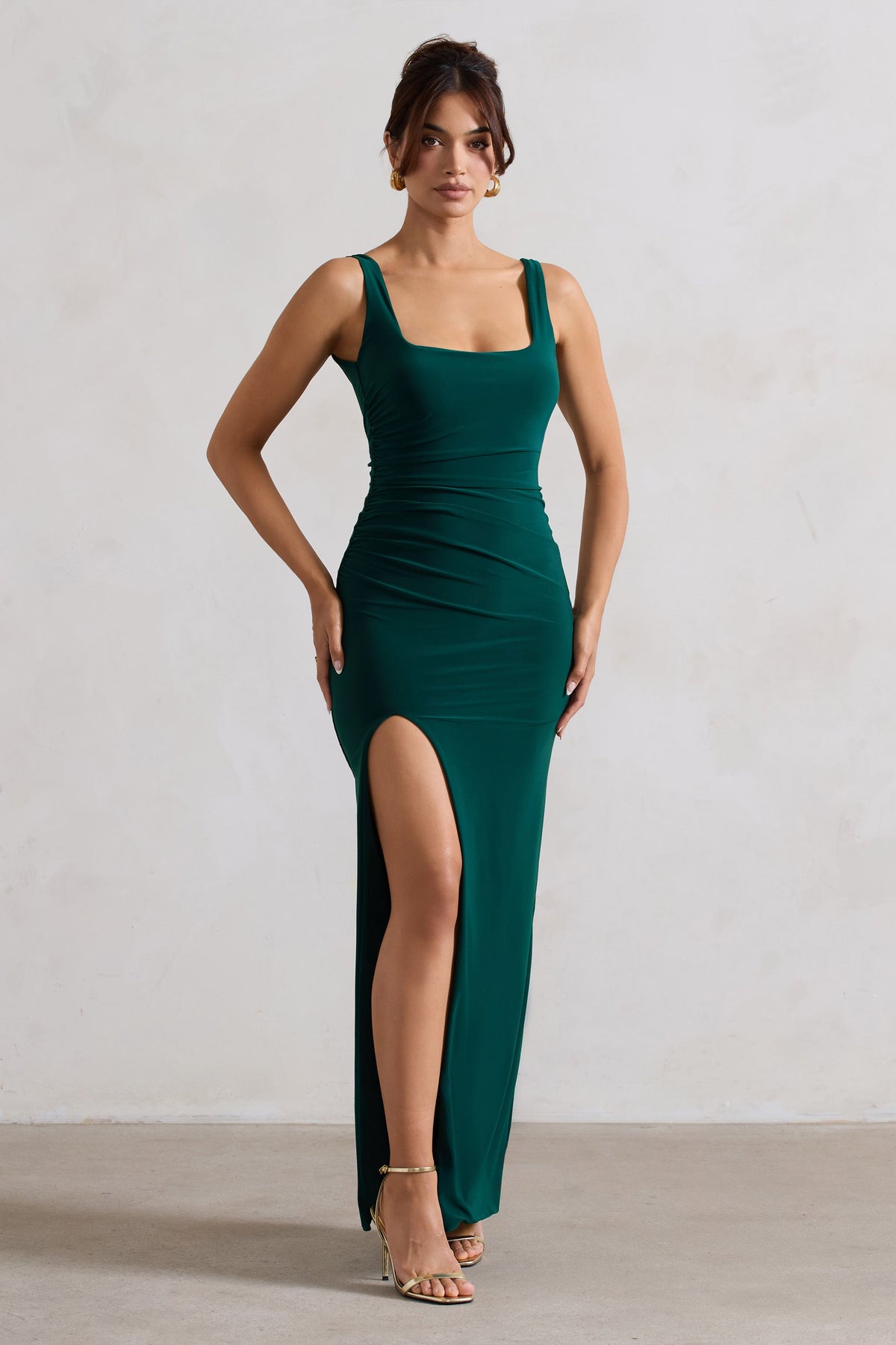 Kate | Flaschengrünes Maxikleid mit quadratischem Ausschnitt, tiefem Rückenausschnitt und seitlichem Beinschlitz