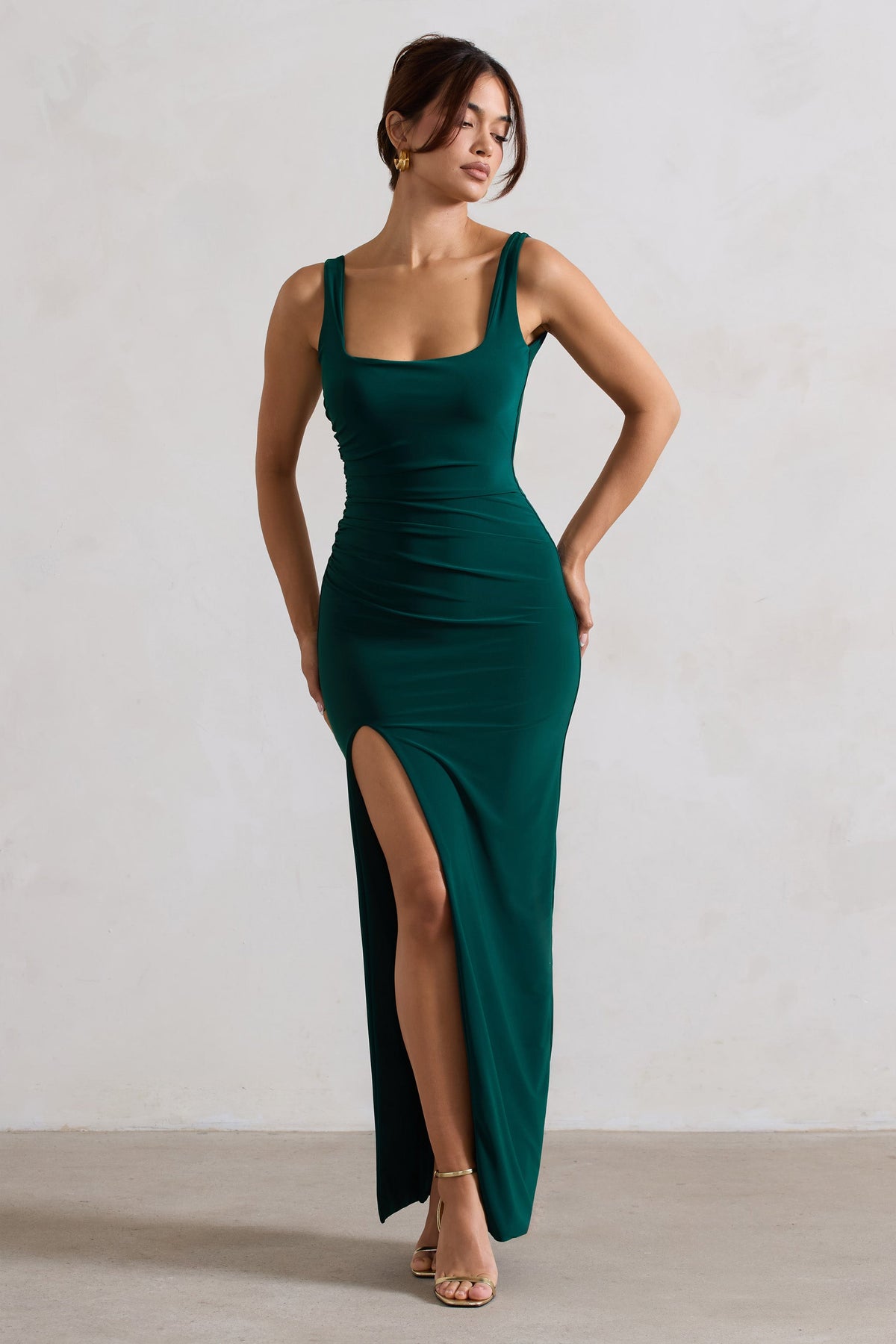 Kate | Flaschengrünes Maxikleid mit quadratischem Ausschnitt, tiefem Rückenausschnitt und seitlichem Beinschlitz