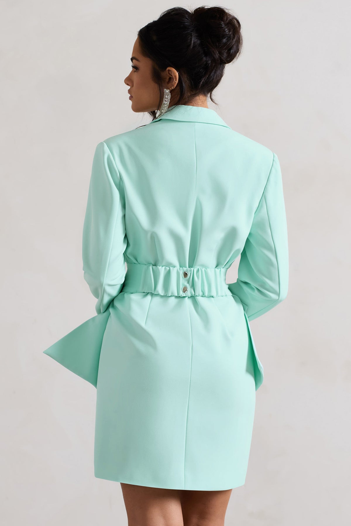 Prized | Mintgrünes, maßgeschneidertes Blazerkleid mit Schleife