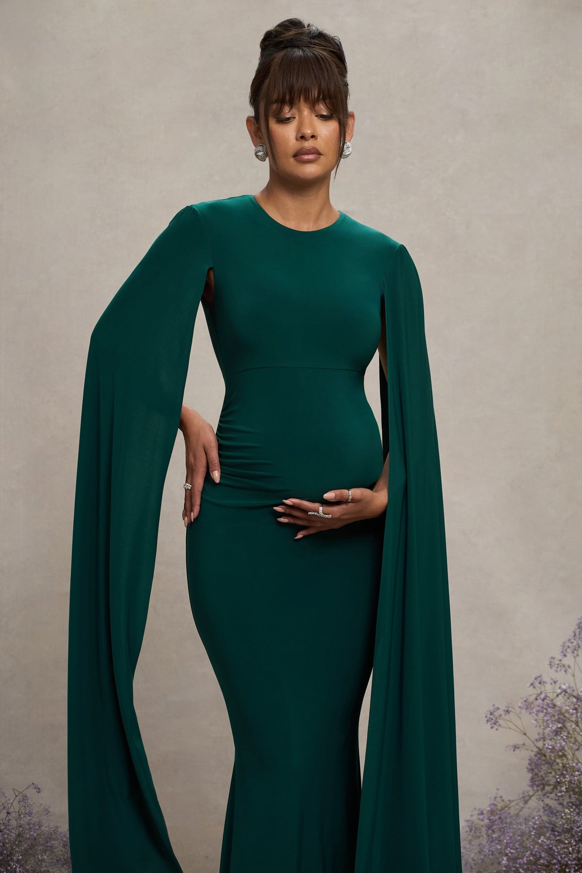 Divine Timing | Flaschengrünes Umstands-Maxikleid mit Cape-Ärmeln