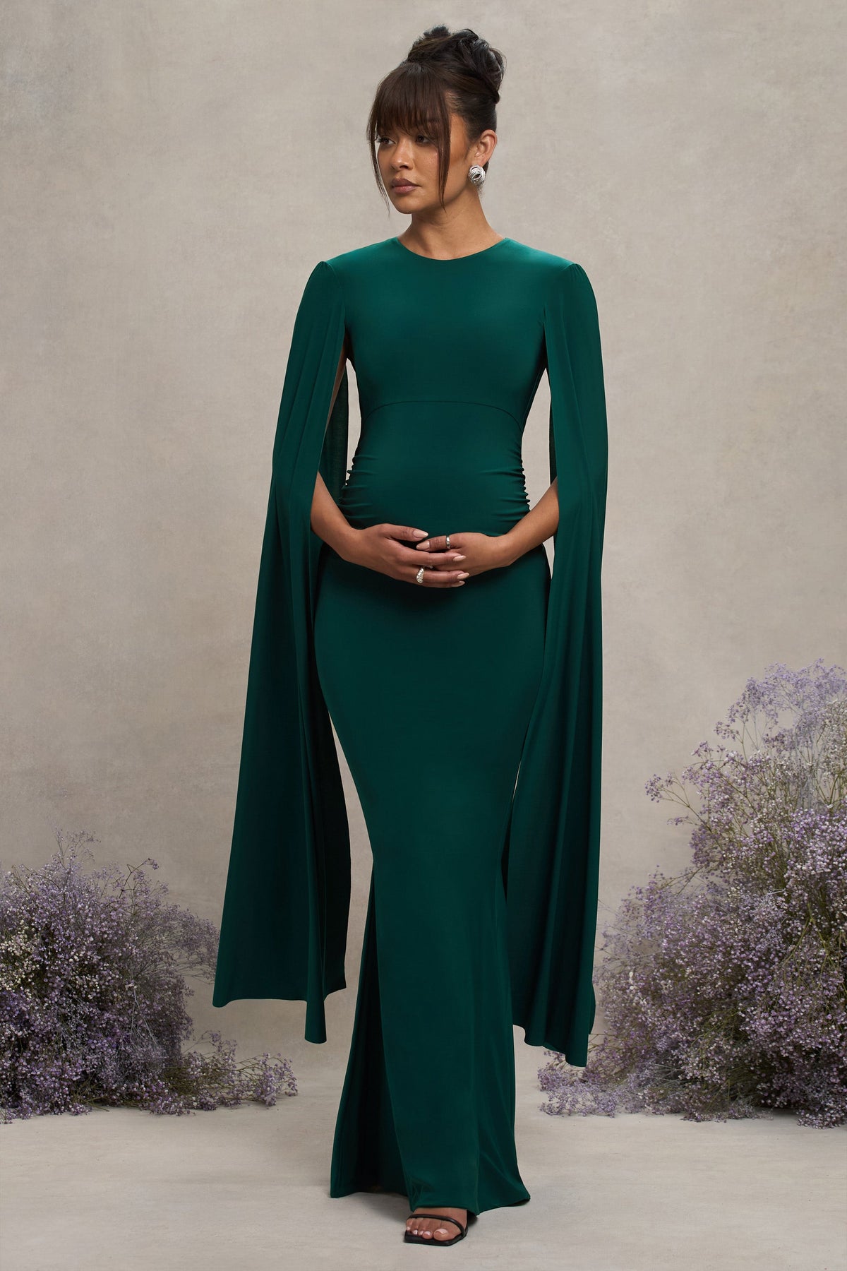 Divine Timing | Flaschengrünes Umstands-Maxikleid mit Cape-Ärmeln
