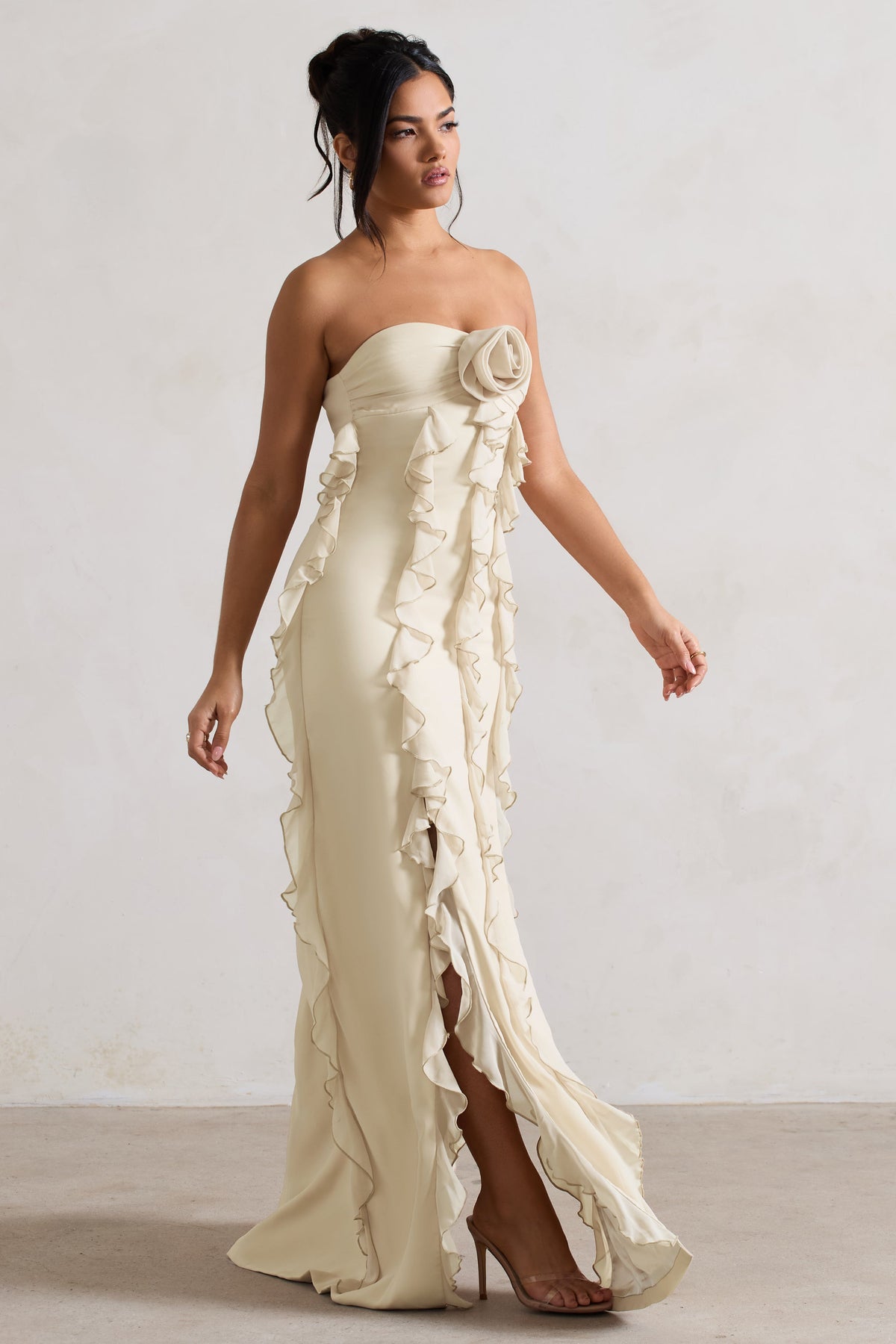 Gardenia | Champagnerfarbiges trägerloses Rüschen-Maxikleid mit Korsage