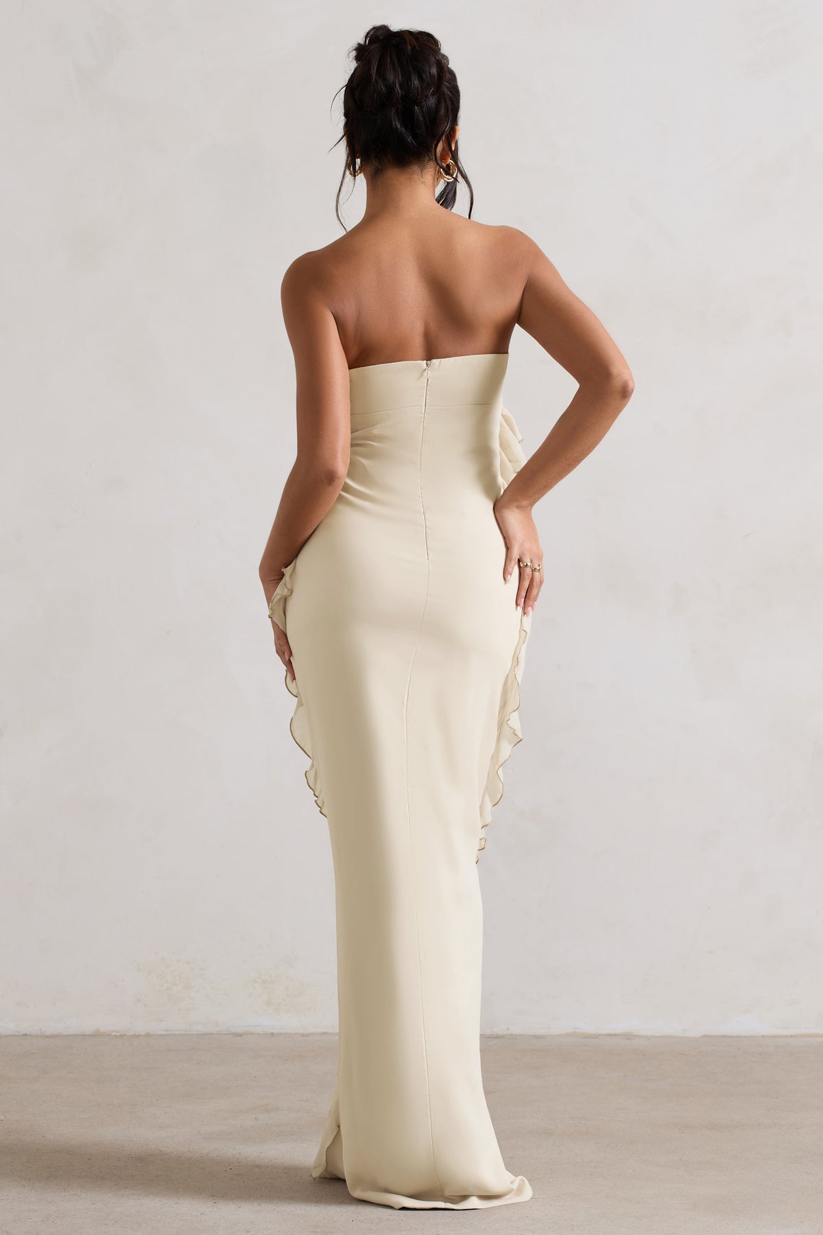 Gardenia | Champagnerfarbiges trägerloses Rüschen-Maxikleid mit Korsage