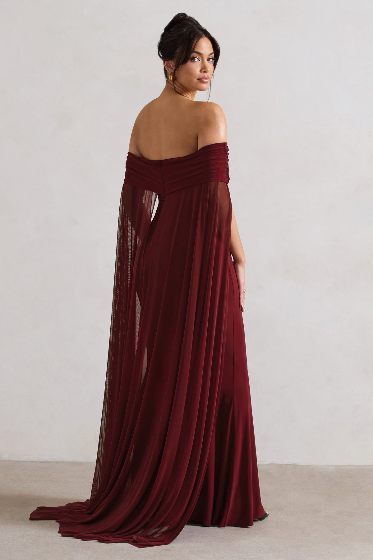 Carlotta | Berry Bardot Maxikleid mit Chiffon-Cape