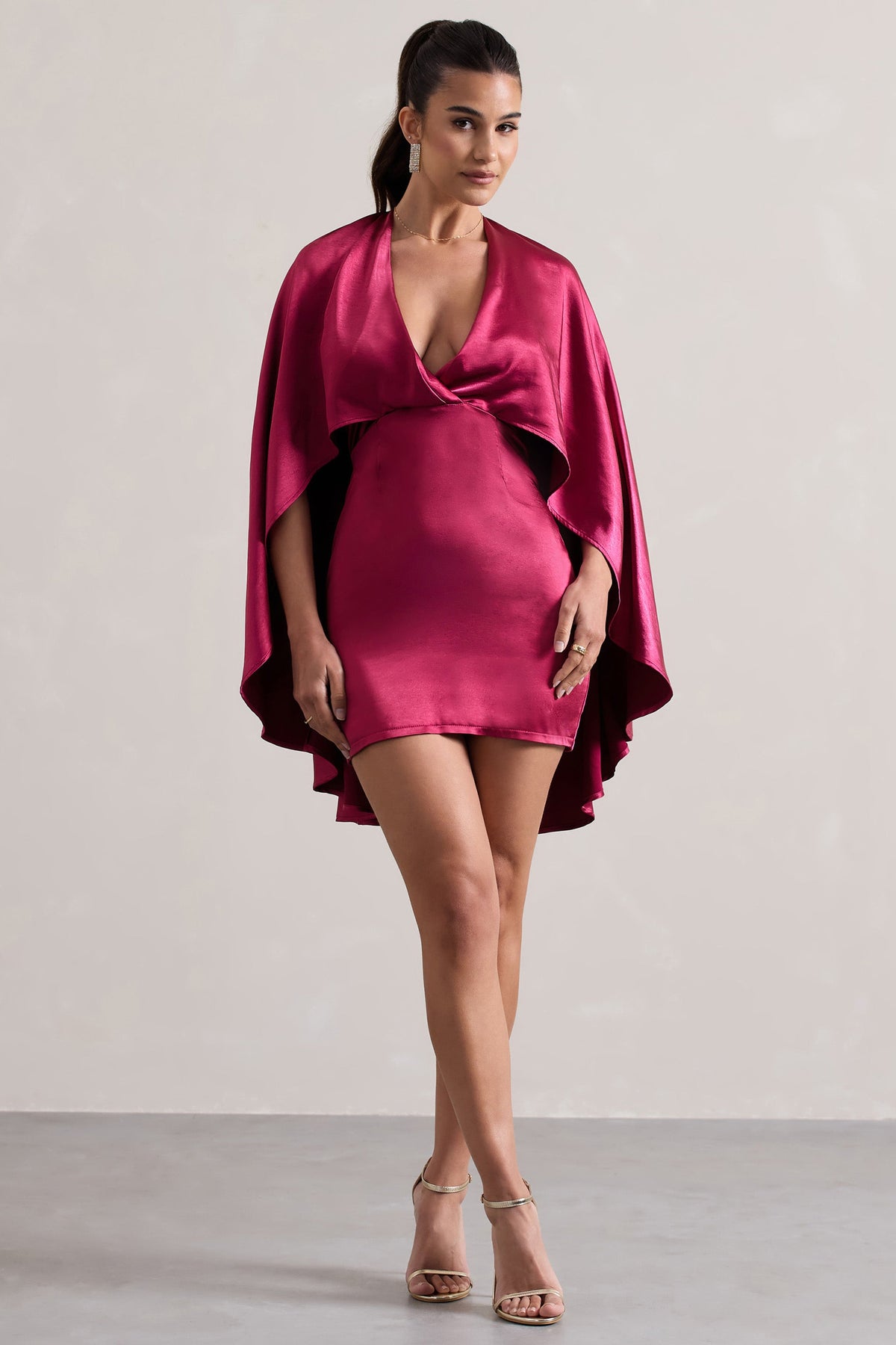 Olsen | Raspberryfarbenes Satin-Cape-Minikleid mit tiefem V-Ausschnitt