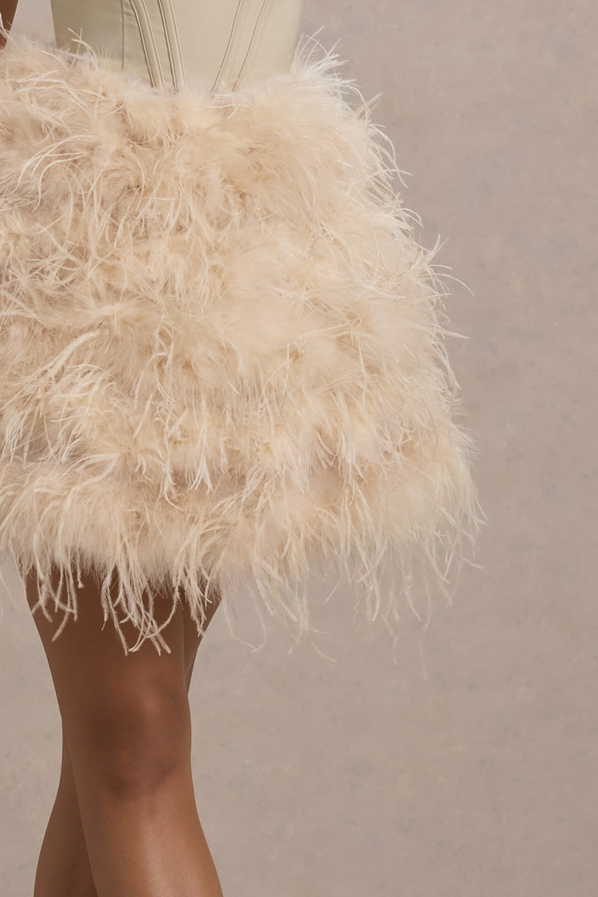 Peaches | Champagnerfarbiges trägerloses Minikleid mit voluminösem Federsaum