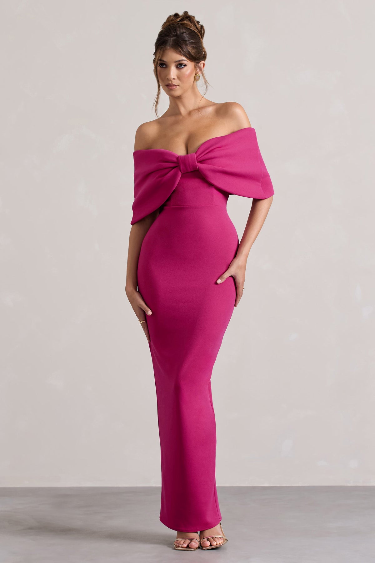 Cornelia | Trägerloses Maxikleid in Knallpink mit übergroßer Schleife