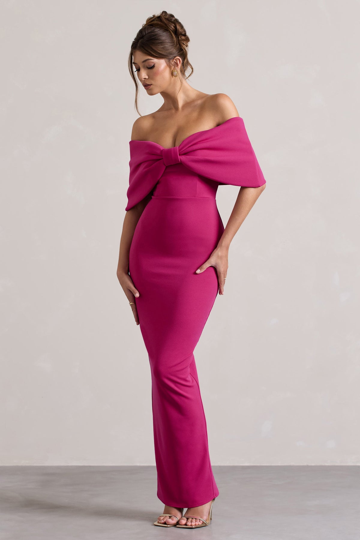 Cornelia | Trägerloses Maxikleid in Knallpink mit übergroßer Schleife