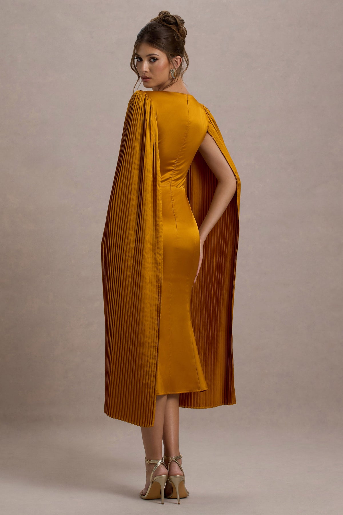 WB_CC_HR_CL135252041-Nalda-MustardSquare-NeckMidiDressWithCapeSleeves14