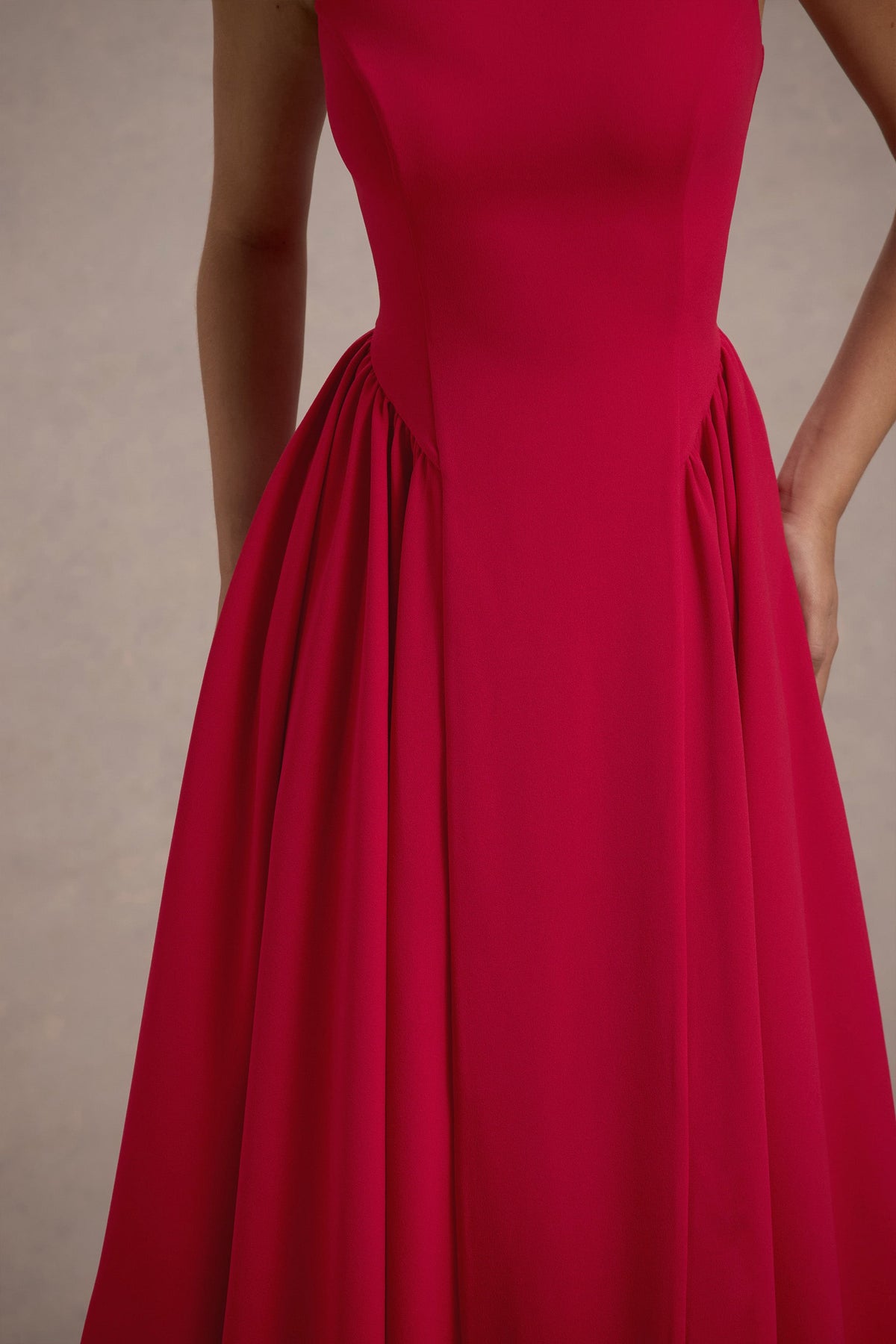 Muriel | Rotes Midikleid mit Boot-Ausschnitt und Volumensaum