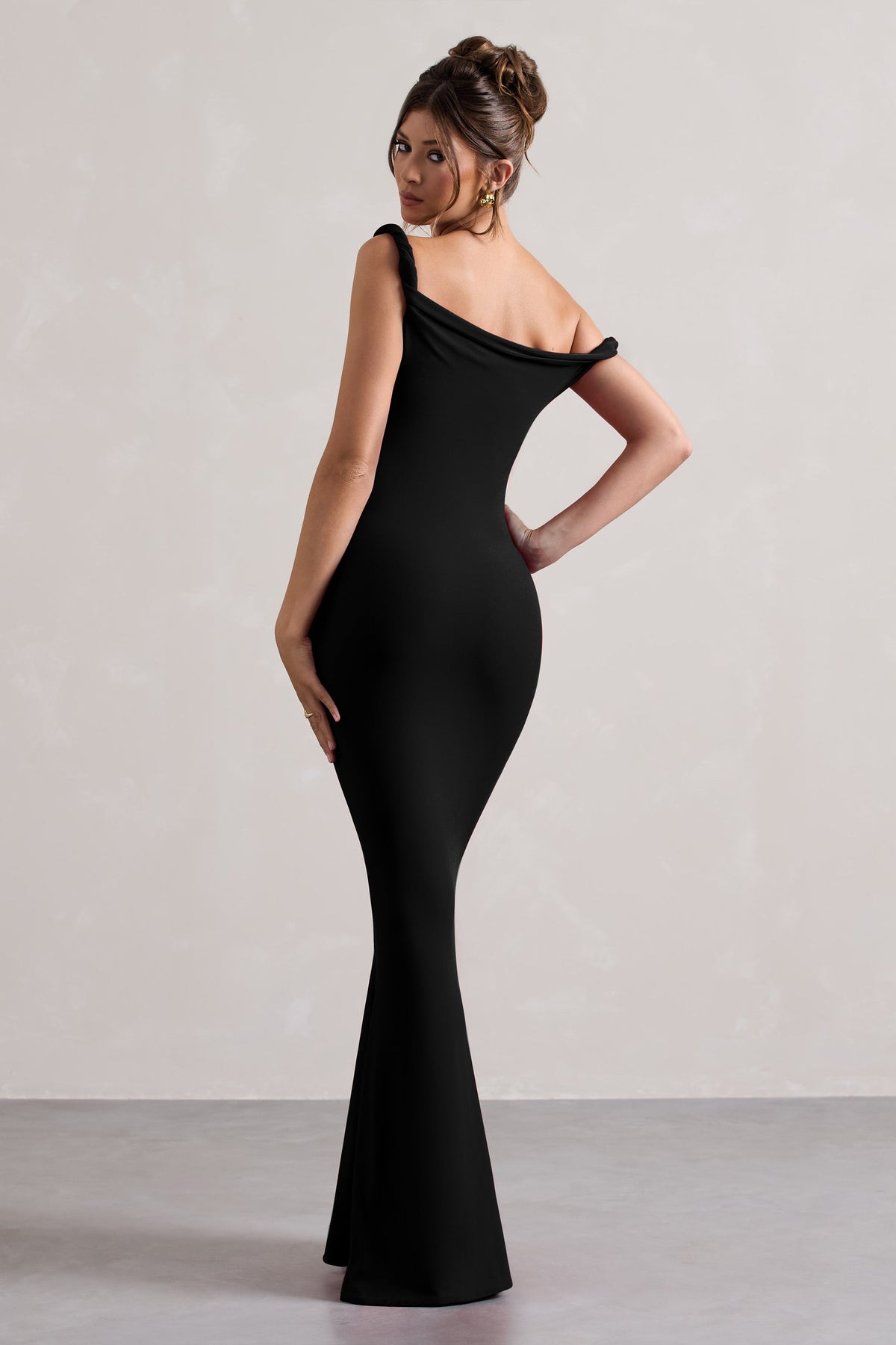 Lita | Schwarzes asymmetrisches Maxikleid mit Twist-Detail