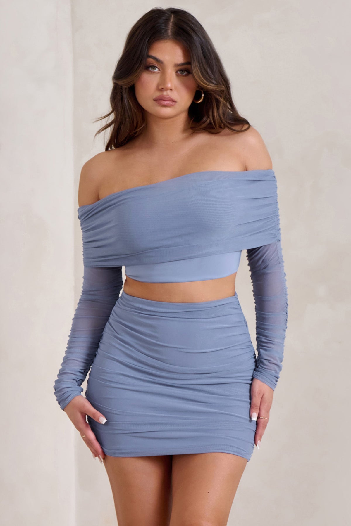 Rule Breaker | Kornblumenblaues gerafftes Mesh-Bardot-Crop-Top