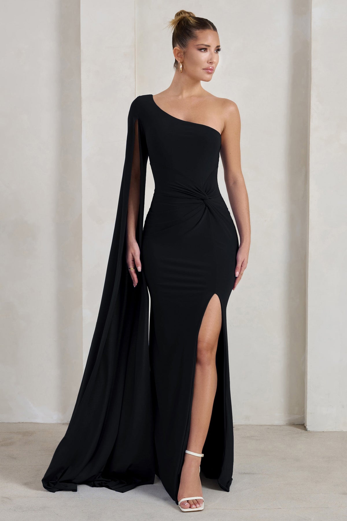 Romi | Schwarzes Ein-Schulter-Maxikleid mit Twist-Design