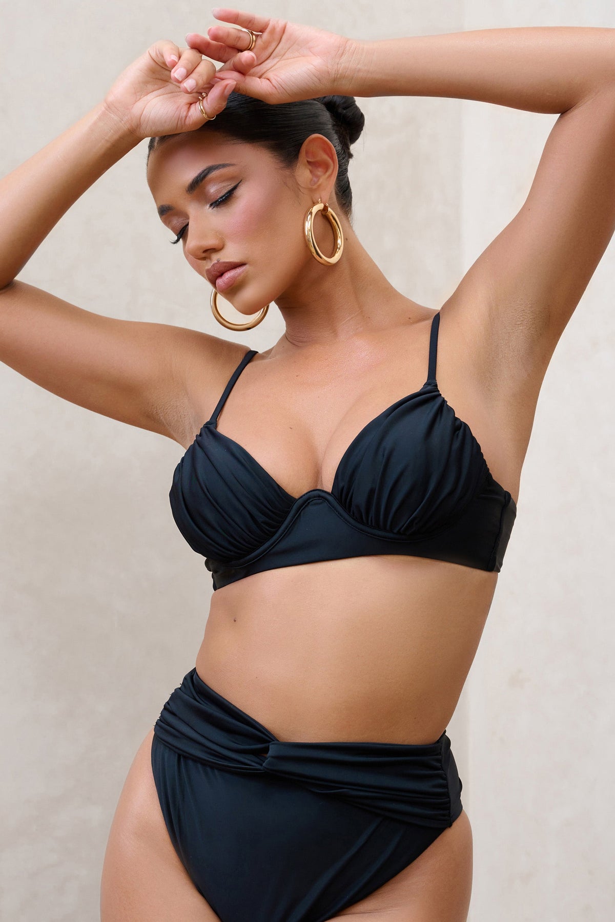 Opal | Schwarzes gerafftes Bikinioberteil
