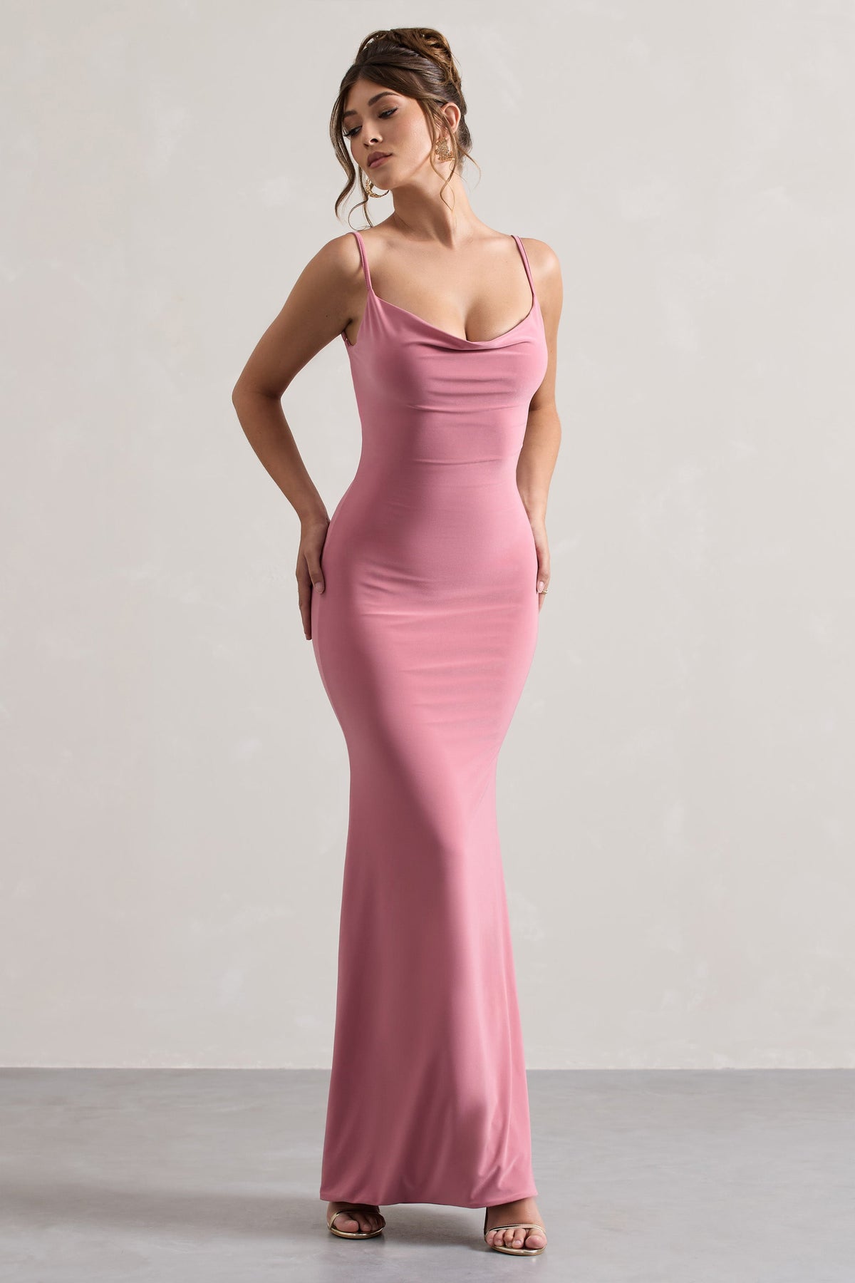 Francoise | Blassrosa Wasserfall-Ausschnitt-Maxikleid mit Rückenausschnitt und Spitzeinsatz