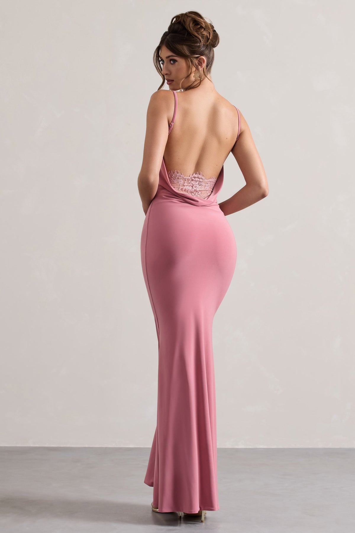 Francoise | Blassrosa Wasserfall-Ausschnitt-Maxikleid mit Rückenausschnitt und Spitzeinsatz