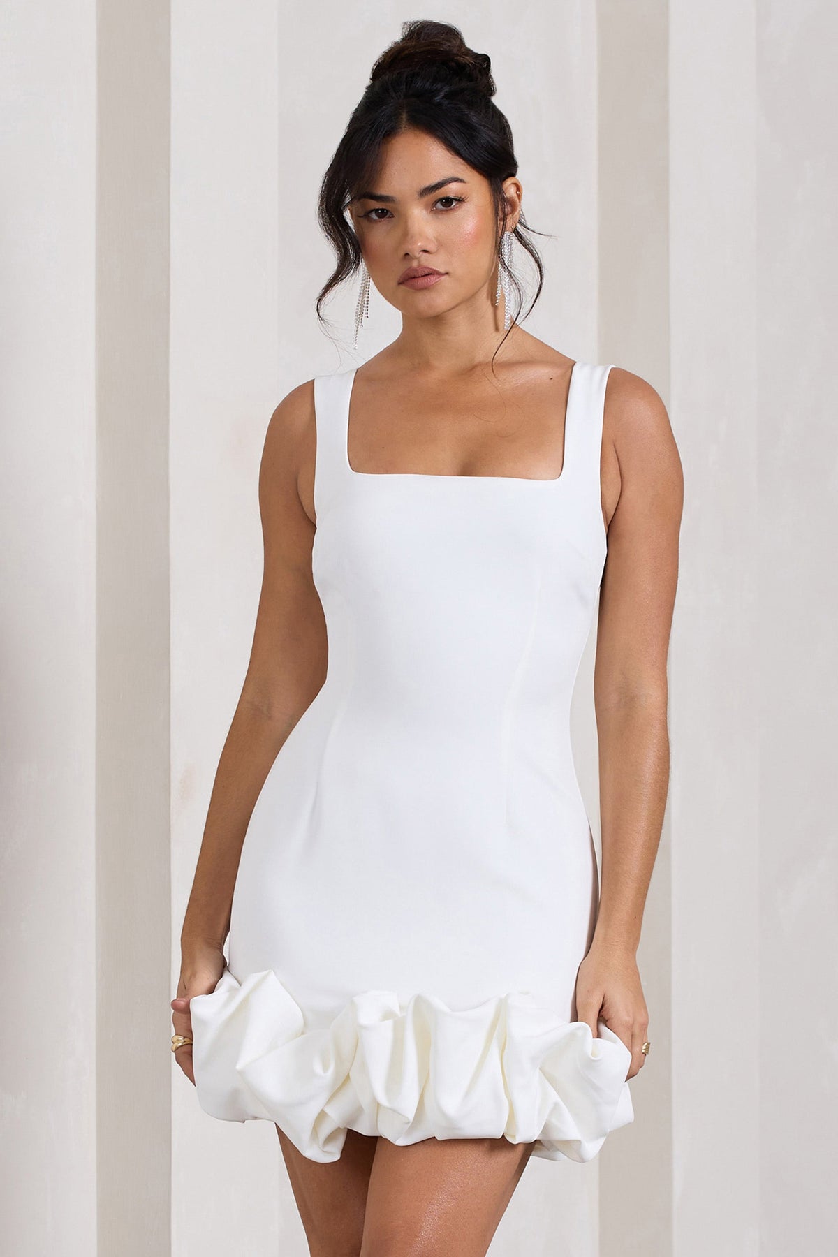 Lucy | Weißes Träger-Minikleid mit Rüschenbesatz