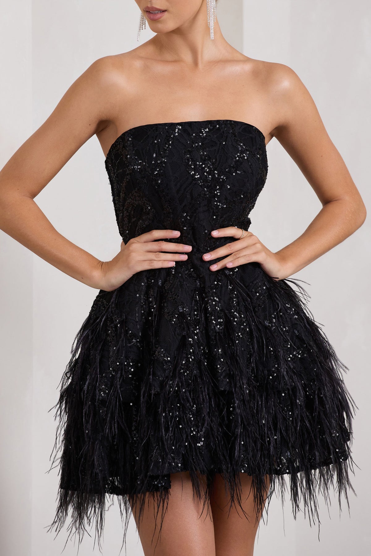 Little Wish | Schwarzes Pailletten-Spitzen trägerloses Minikleid mit Federn