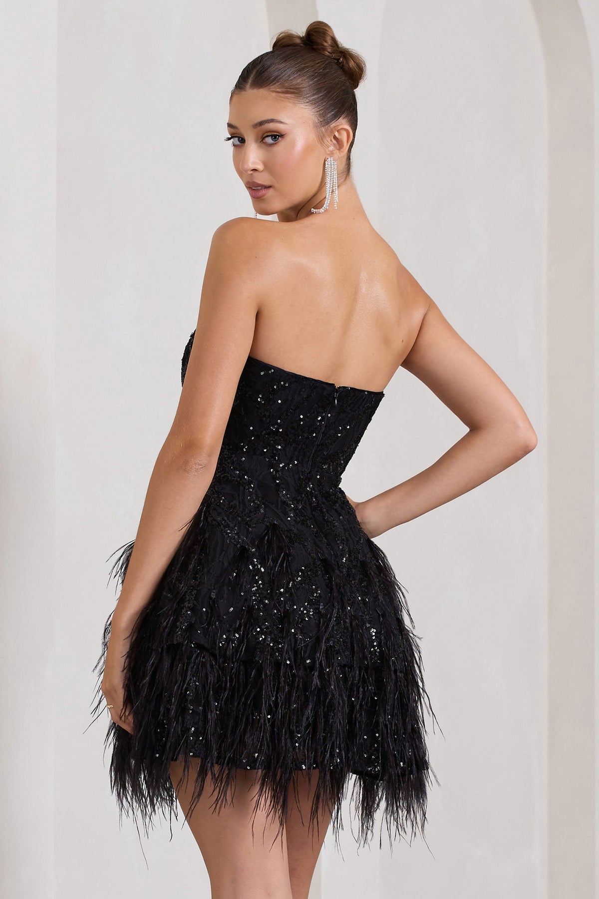 Little Wish | Schwarzes Pailletten-Spitzen trägerloses Minikleid mit Federn