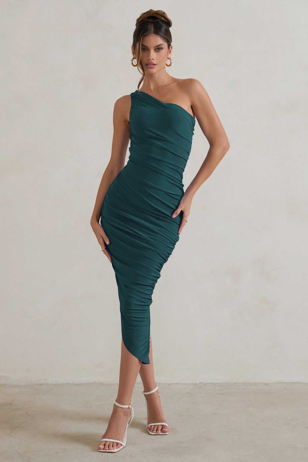Dorit | Flaschengrünes, schulterfreies, asymmetrisches, gerafftes Midikleid
