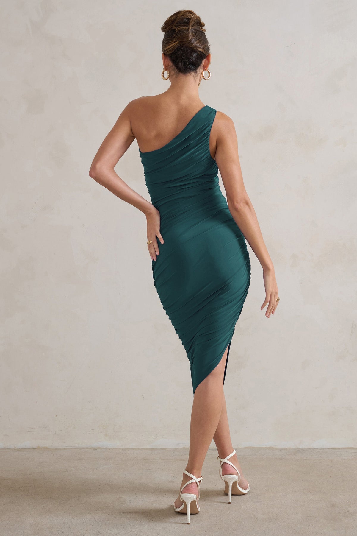 Dorit | Flaschengrünes, schulterfreies, asymmetrisches, gerafftes Midikleid