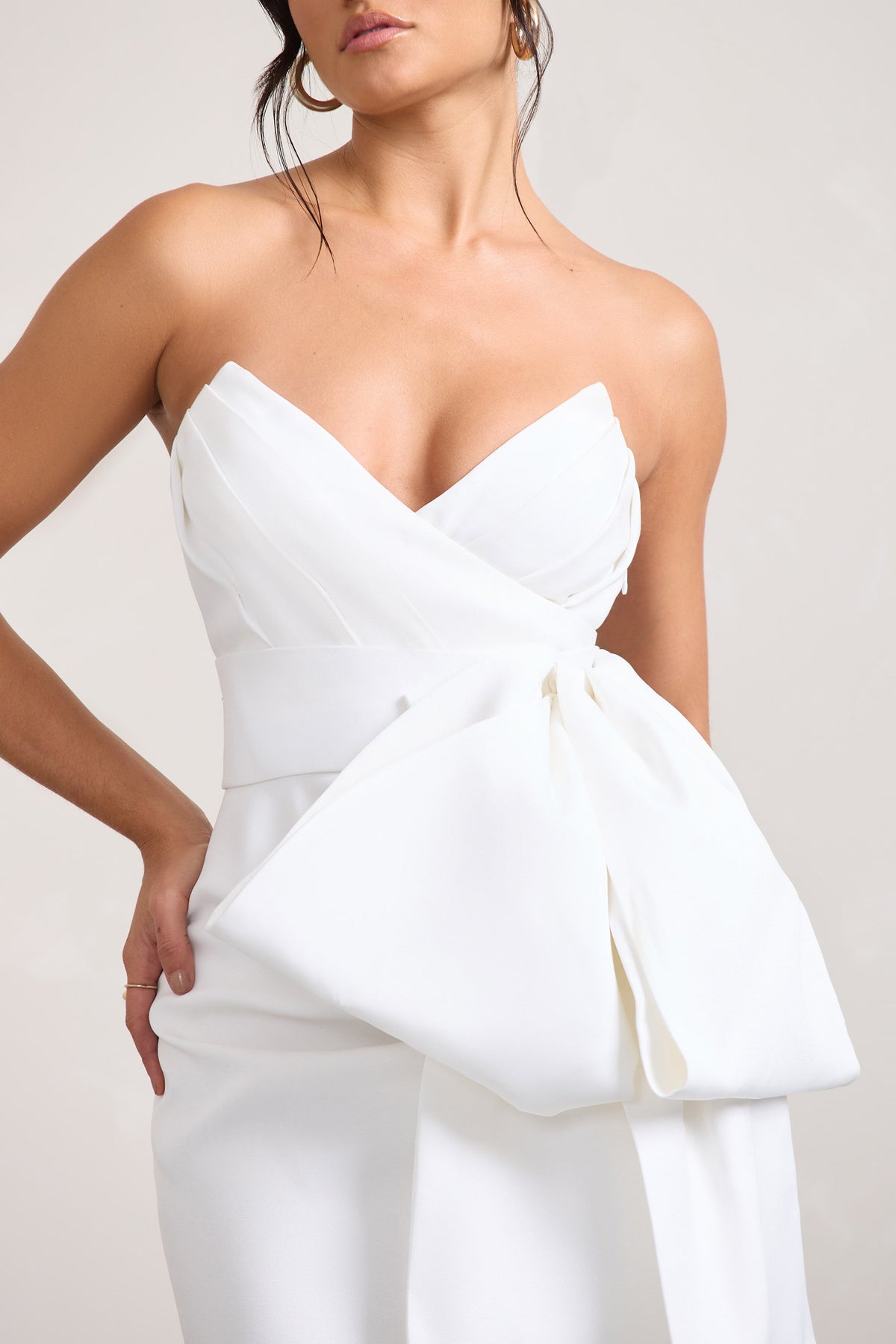 Winner | Weißes Bandeau-Minikleid mit Großer Schleife