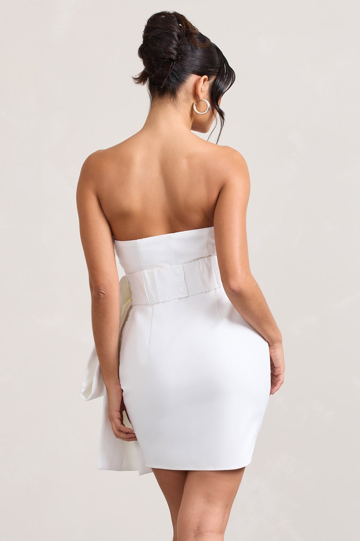 Winner | Weißes Bandeau-Minikleid mit Großer Schleife