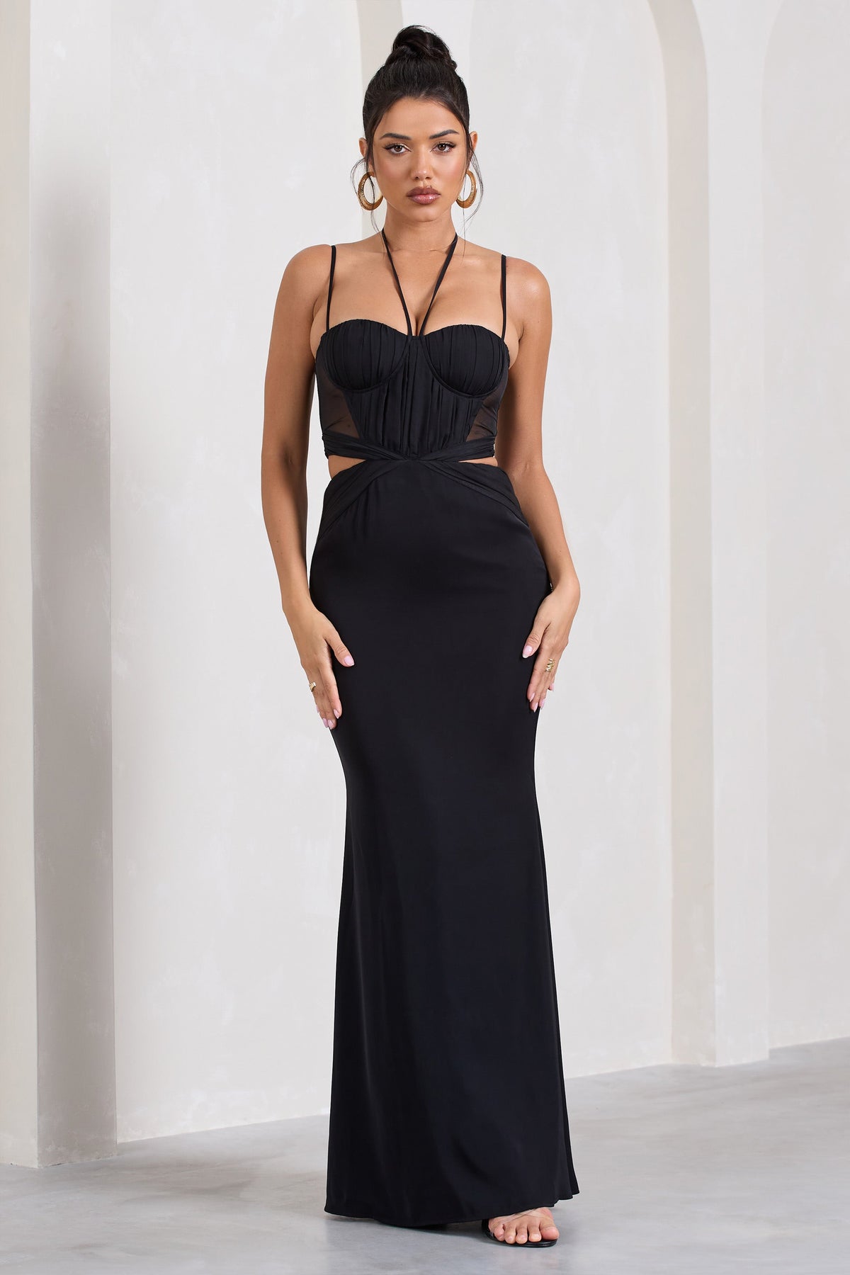 Stardom | Schwarzes Chiffon-Maxikleid mit Trägern und Sweetheart-Cut-Out